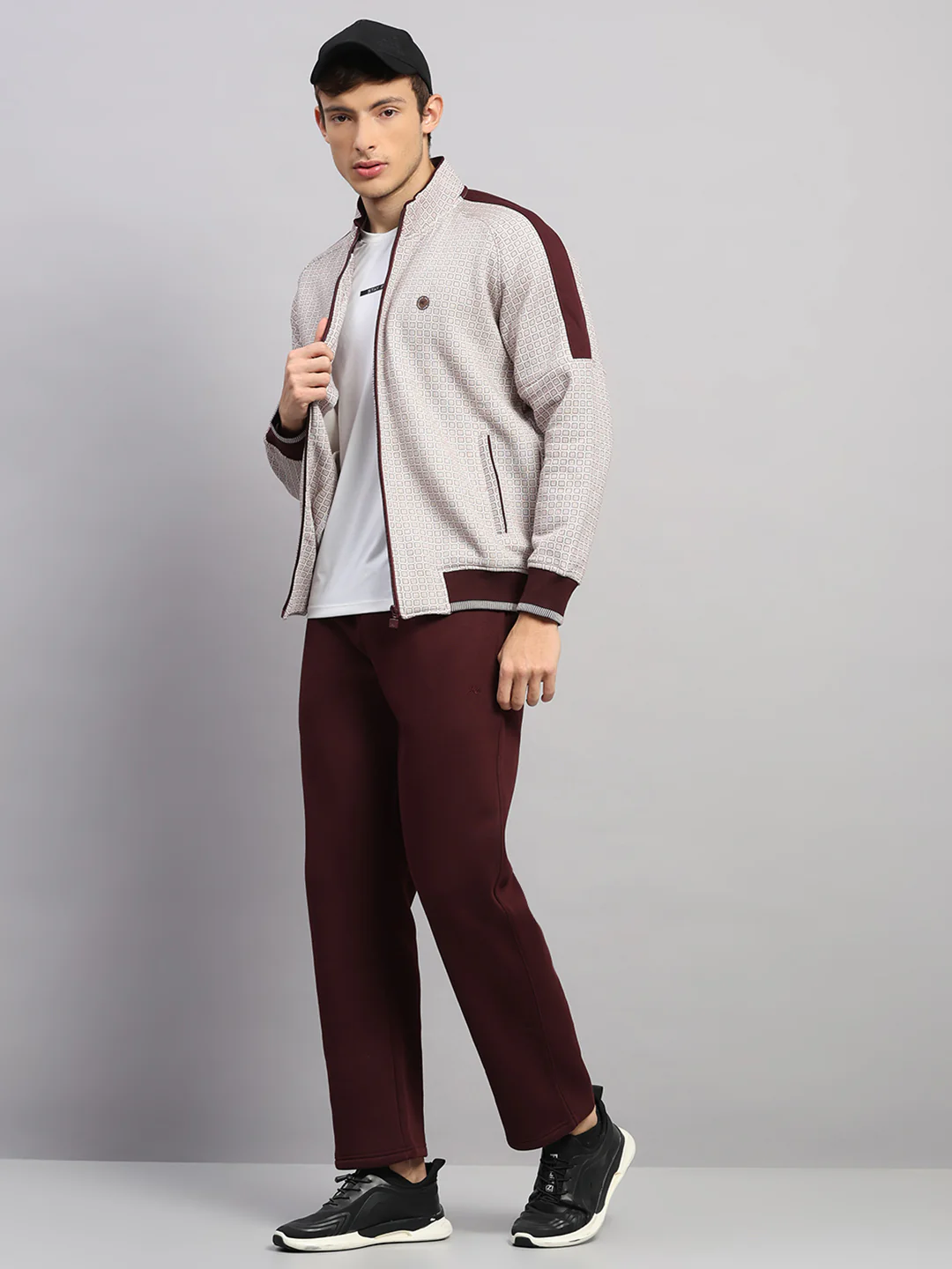 Men Maroon Solid Collar Full Sleeve Winter Tracksuit - Image 2