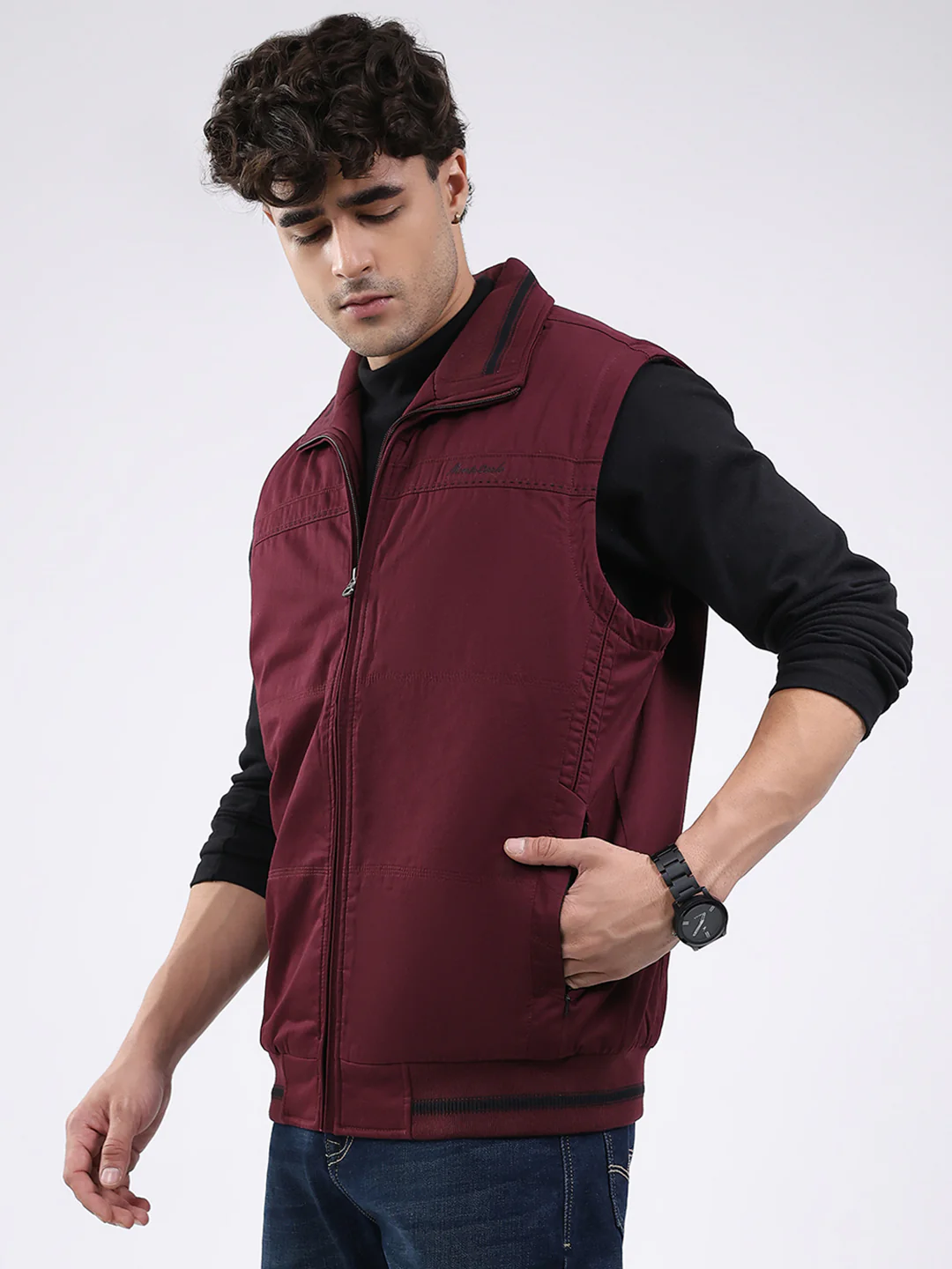 Men Maroon Solid Collar Sleeveless Jacket - Image 3