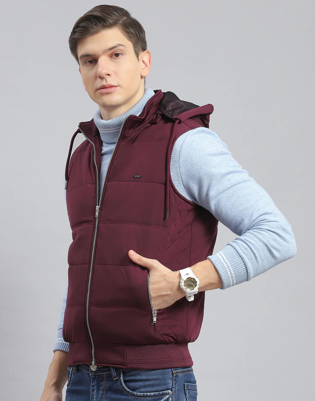 Men Maroon Solid Hooded Sleeveless Jacket - Image 3