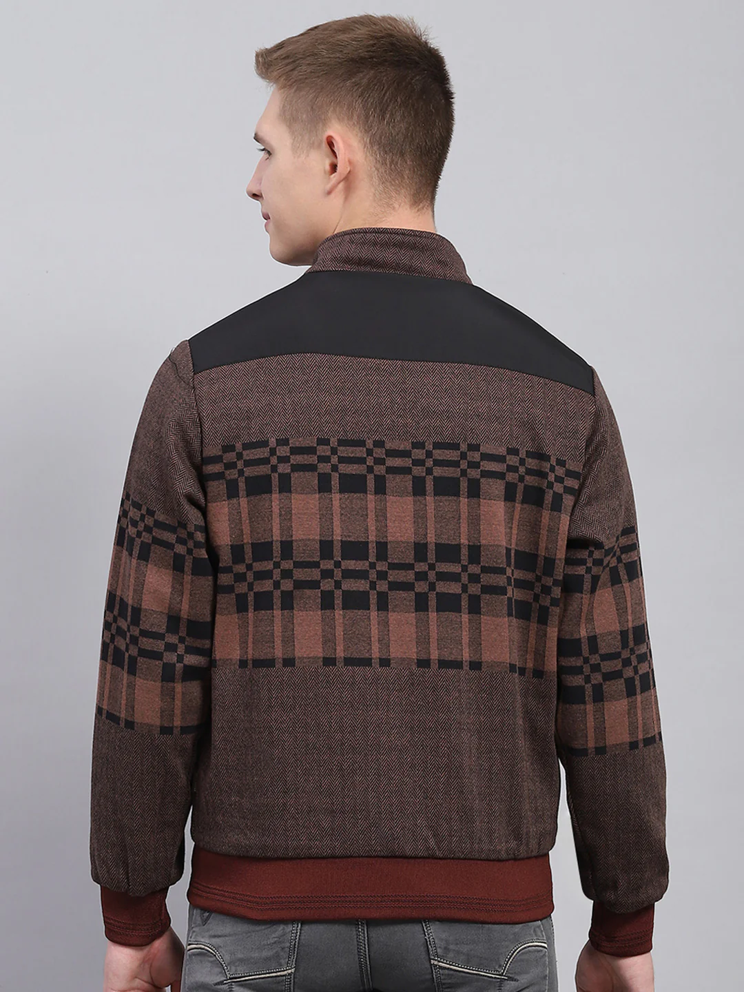 Men Maroon Solid Mock Neck Full Sleeve Jacket - Image 11