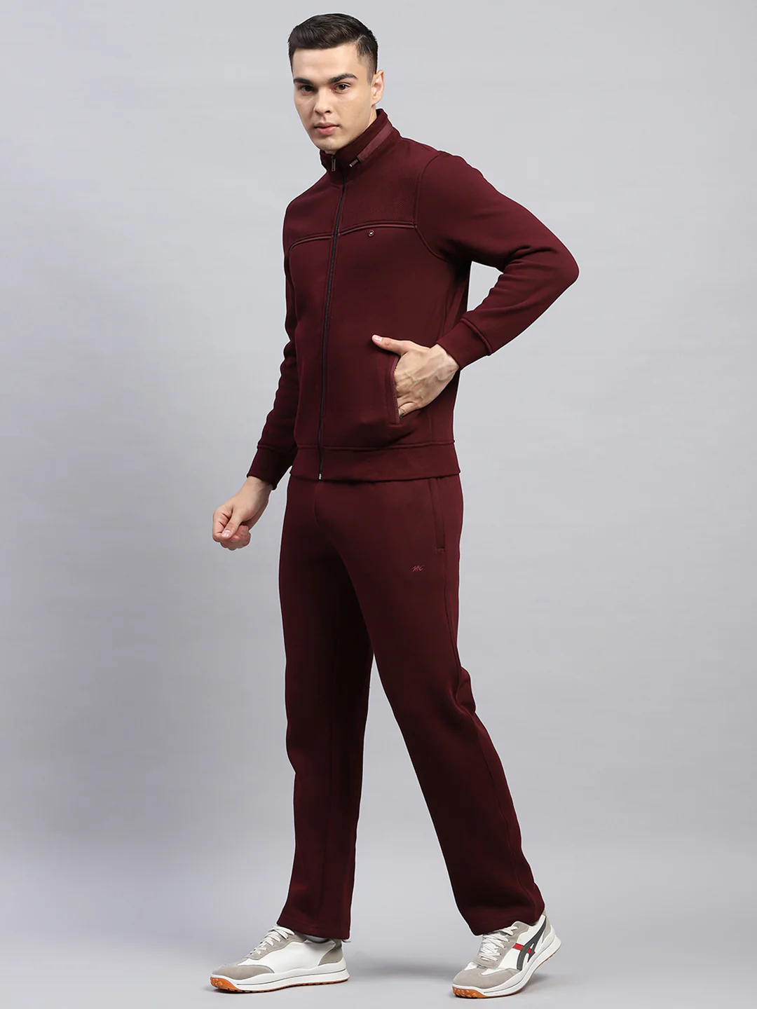Men Maroon Solid Mock Neck Full Sleeve Winter Tracksuit - Image 3