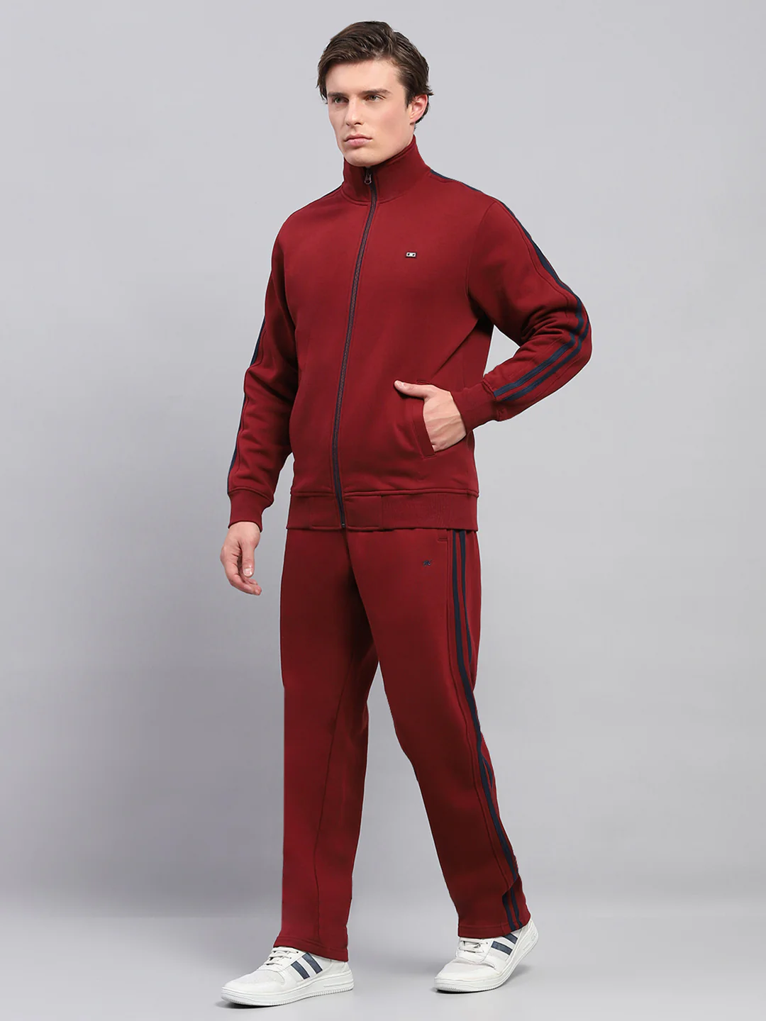 Men Maroon Solid Mock Neck Full Sleeve Winter Tracksuit - Image 3