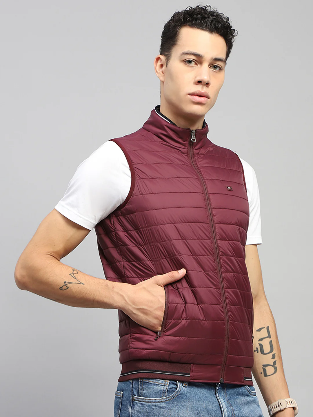 Men Maroon Solid Mock Neck Sleeveless Jacket - Image 4