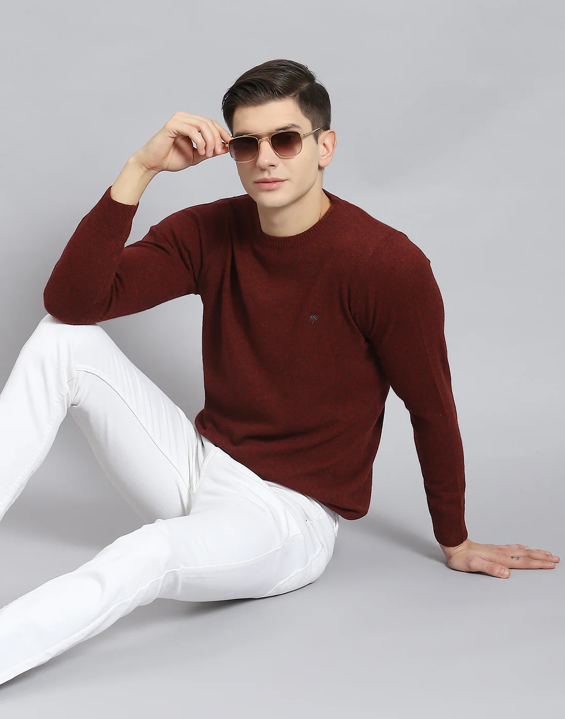 Men Maroon Solid Round Neck Full Sleeve Sweater - Image 2