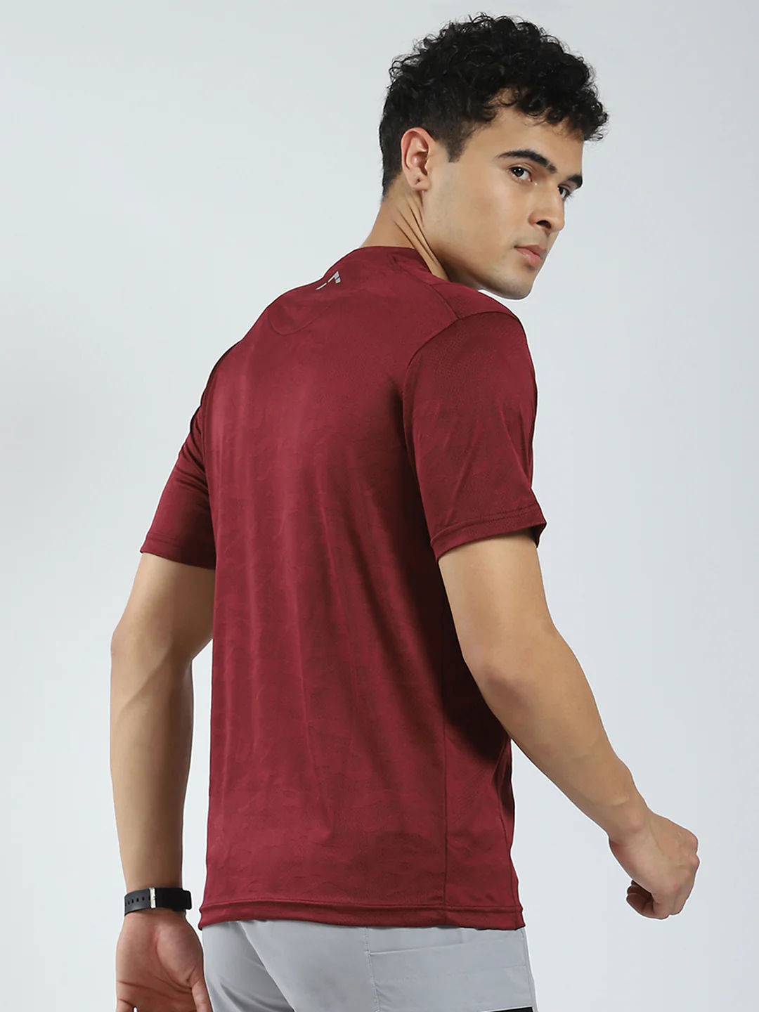 Rock.it Men Maroon Solid Round Neck Half Sleeve T-Shirt - Image 5