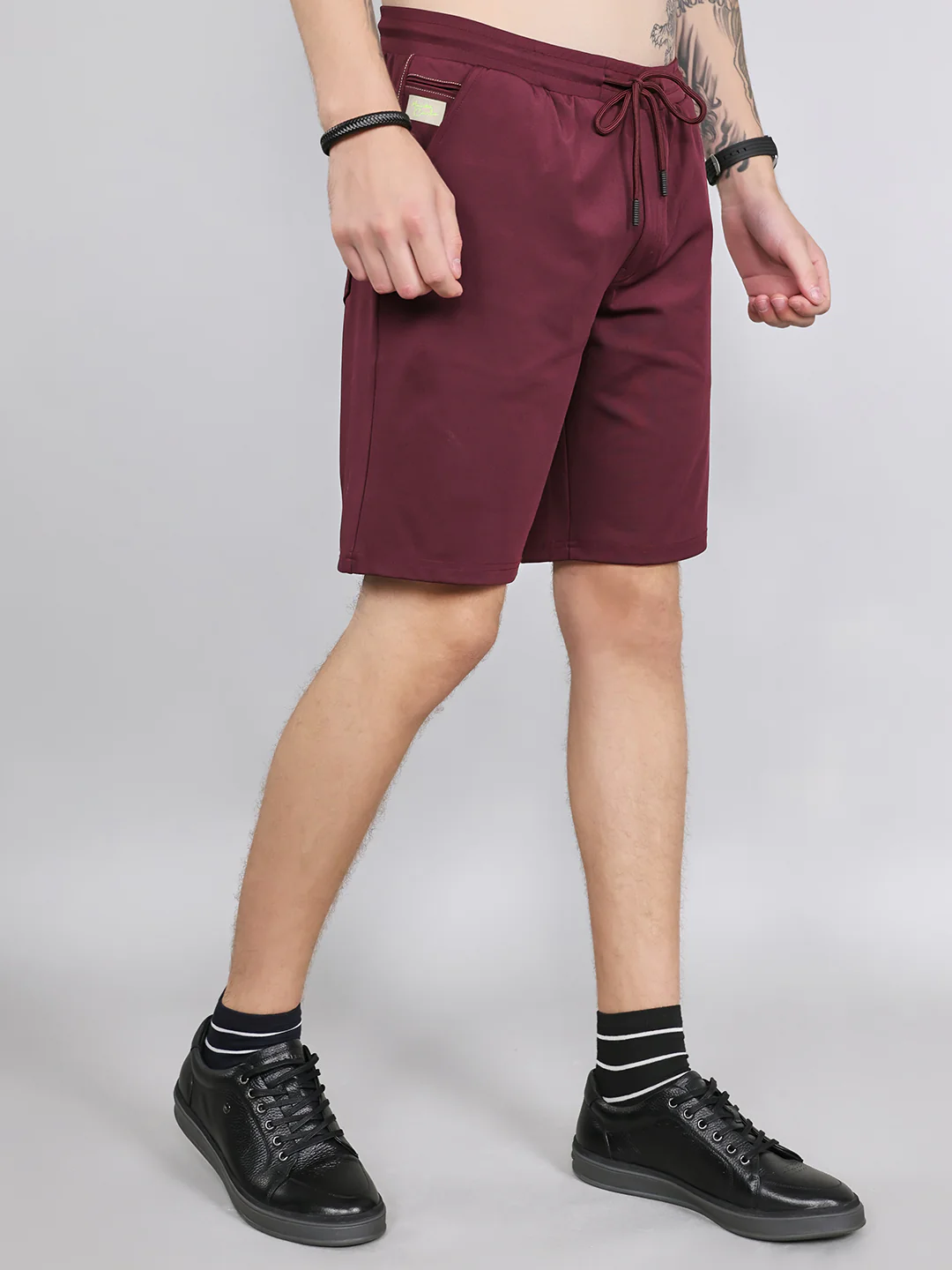 Men Maroon Solid Smart Fit Bermuda - Image 2