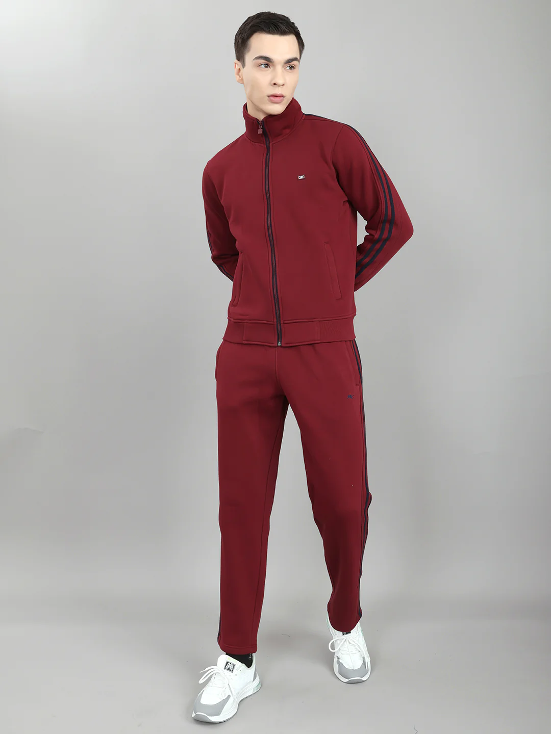 Men Maroon Solid Stand Collar Full Sleeve Winter Tracksuit - Image 2