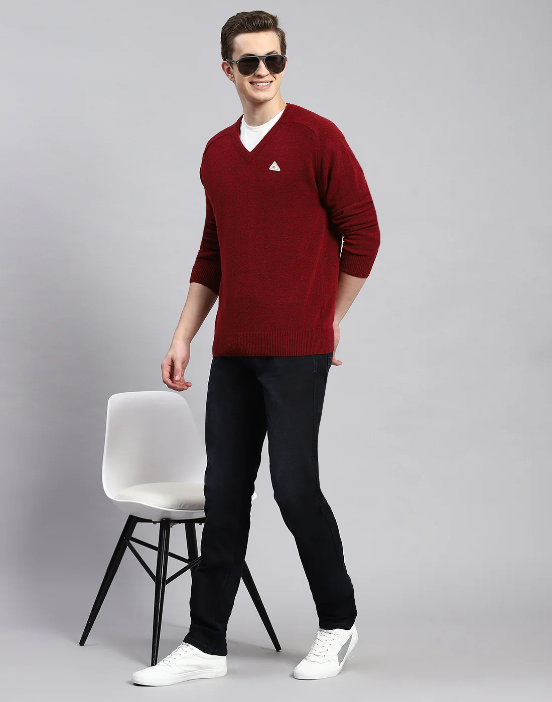 Men Maroon Solid V Neck Full Sleeve Pullover - Image 2