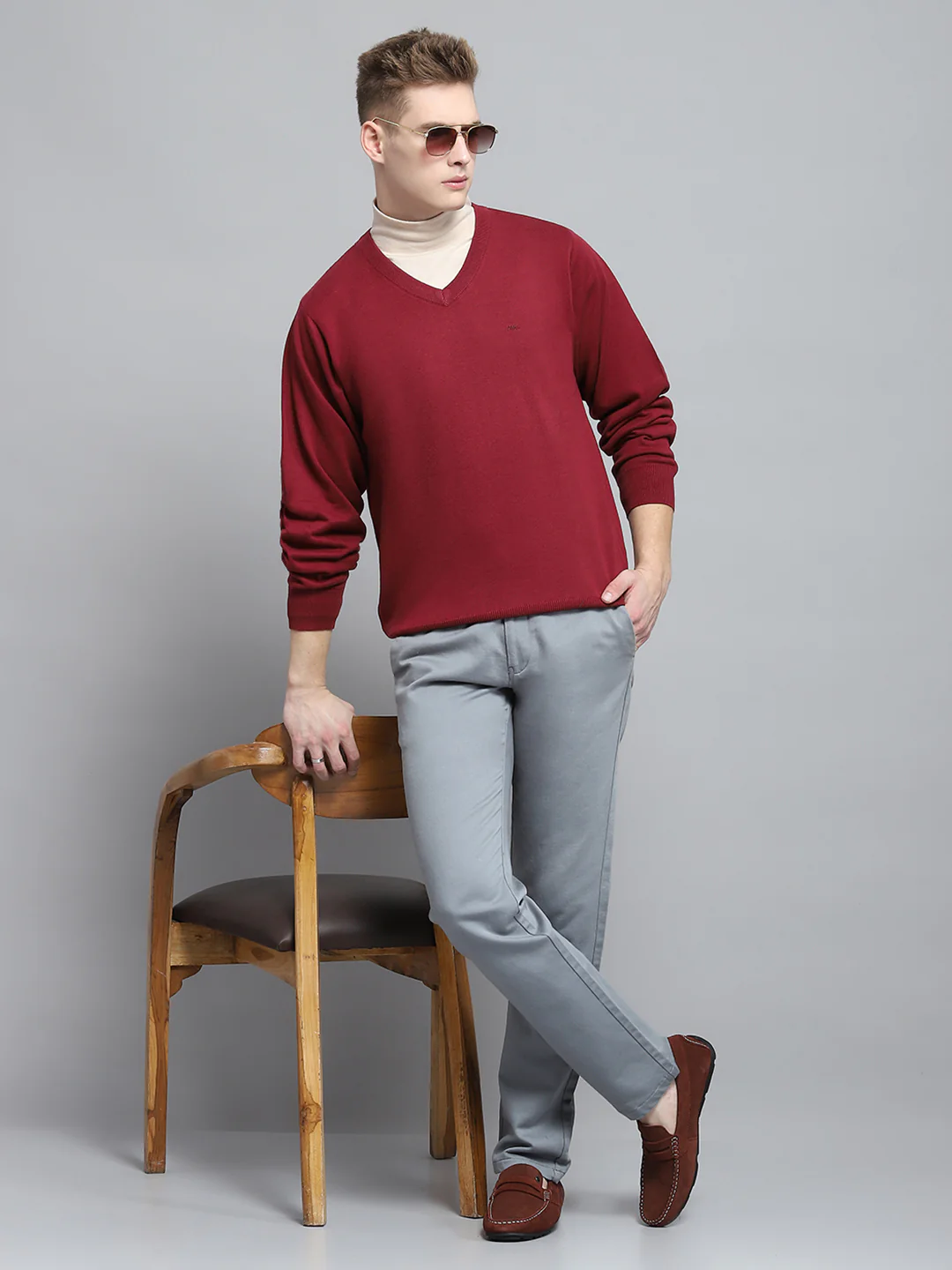 Men Maroon Solid V Neck Full Sleeve Pullover - Image 2