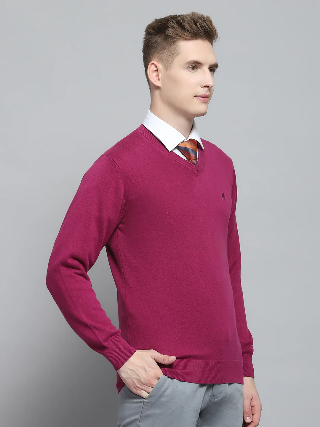 Men Maroon Solid V Neck Full Sleeve Pullover - Image 4