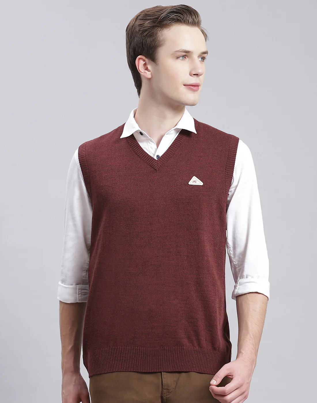 Men Maroon Solid V Neck Sleeveless Sweater - Image 3