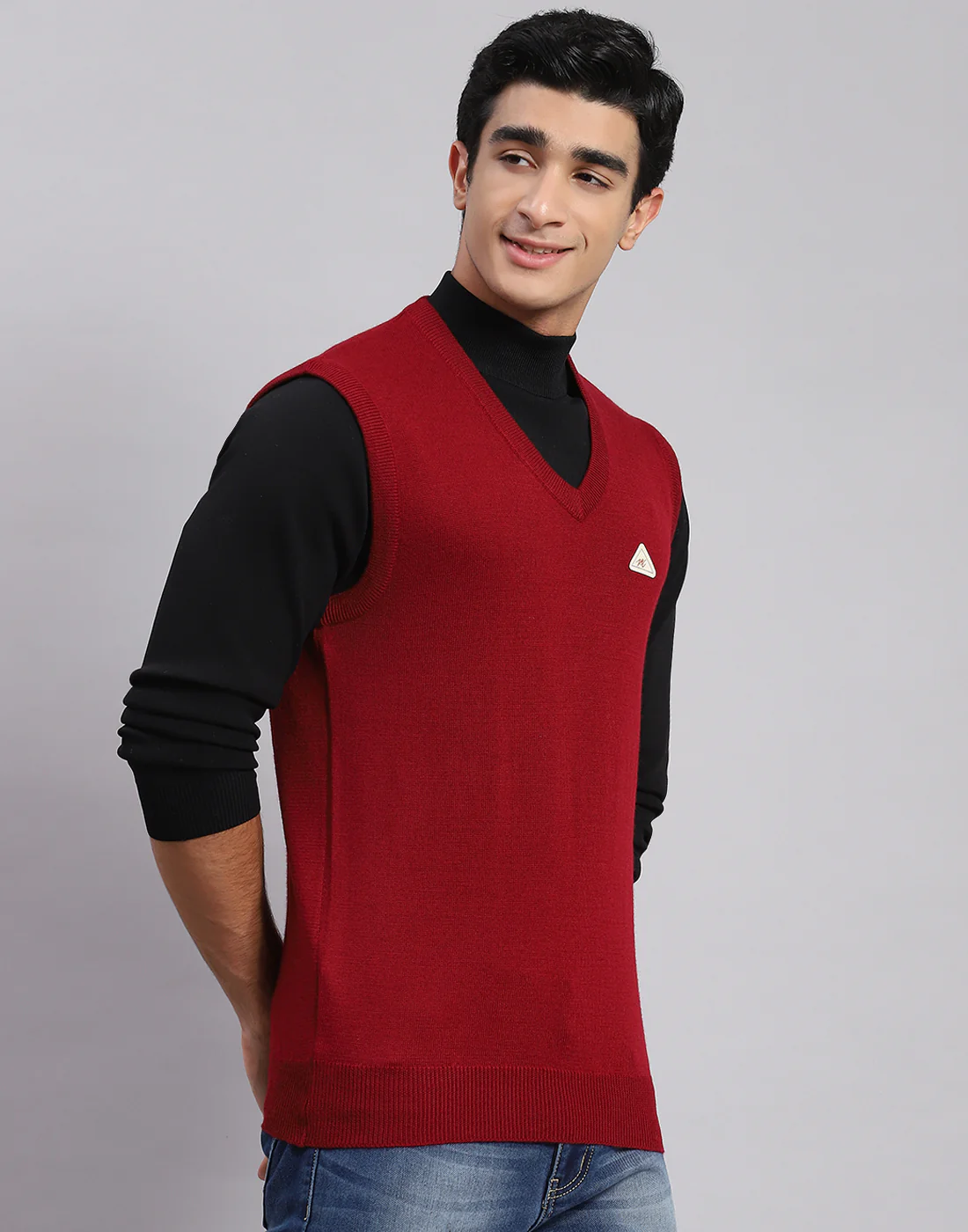 Men Maroon Solid V Neck Sleeveless Sweater - Image 3