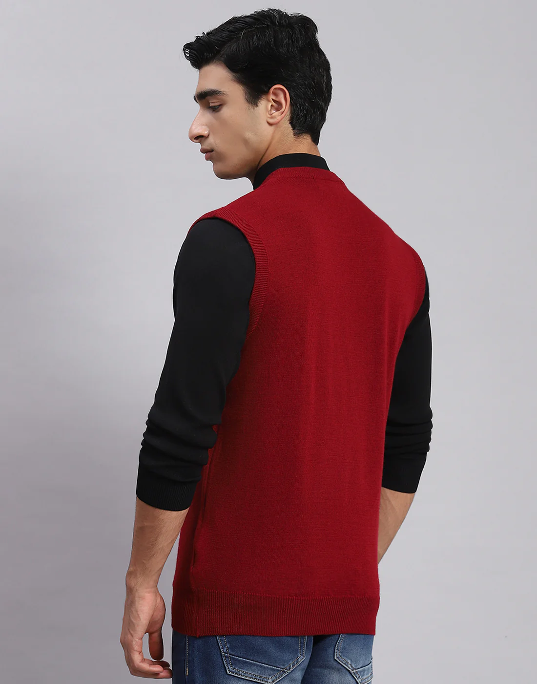 Men Maroon Solid V Neck Sleeveless Sweater - Image 4