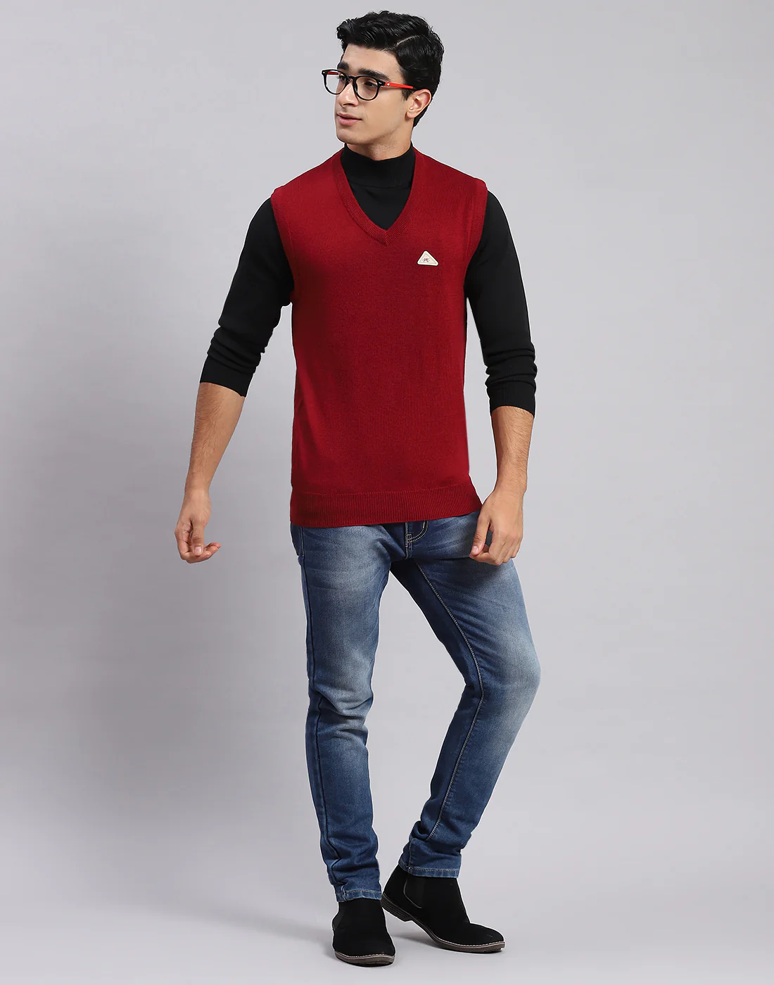 Men Maroon Solid V Neck Sleeveless Sweater - Image 5
