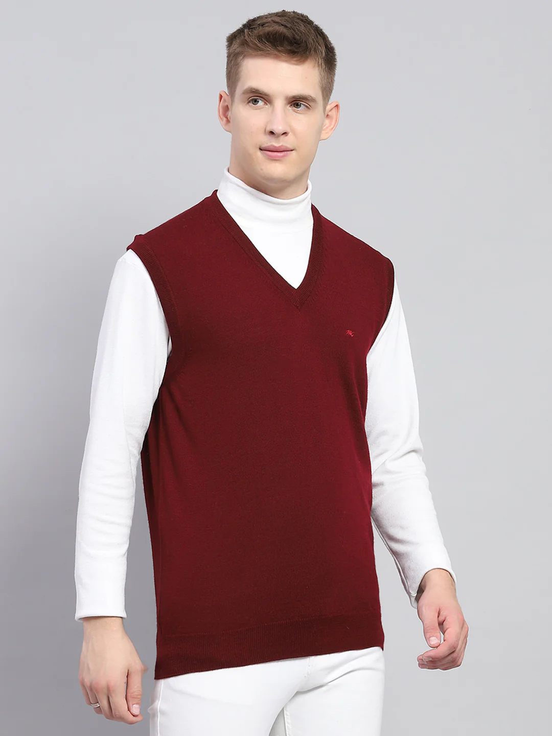 Men Maroon Solid V Neck Sleeveless Sweater - Image 4