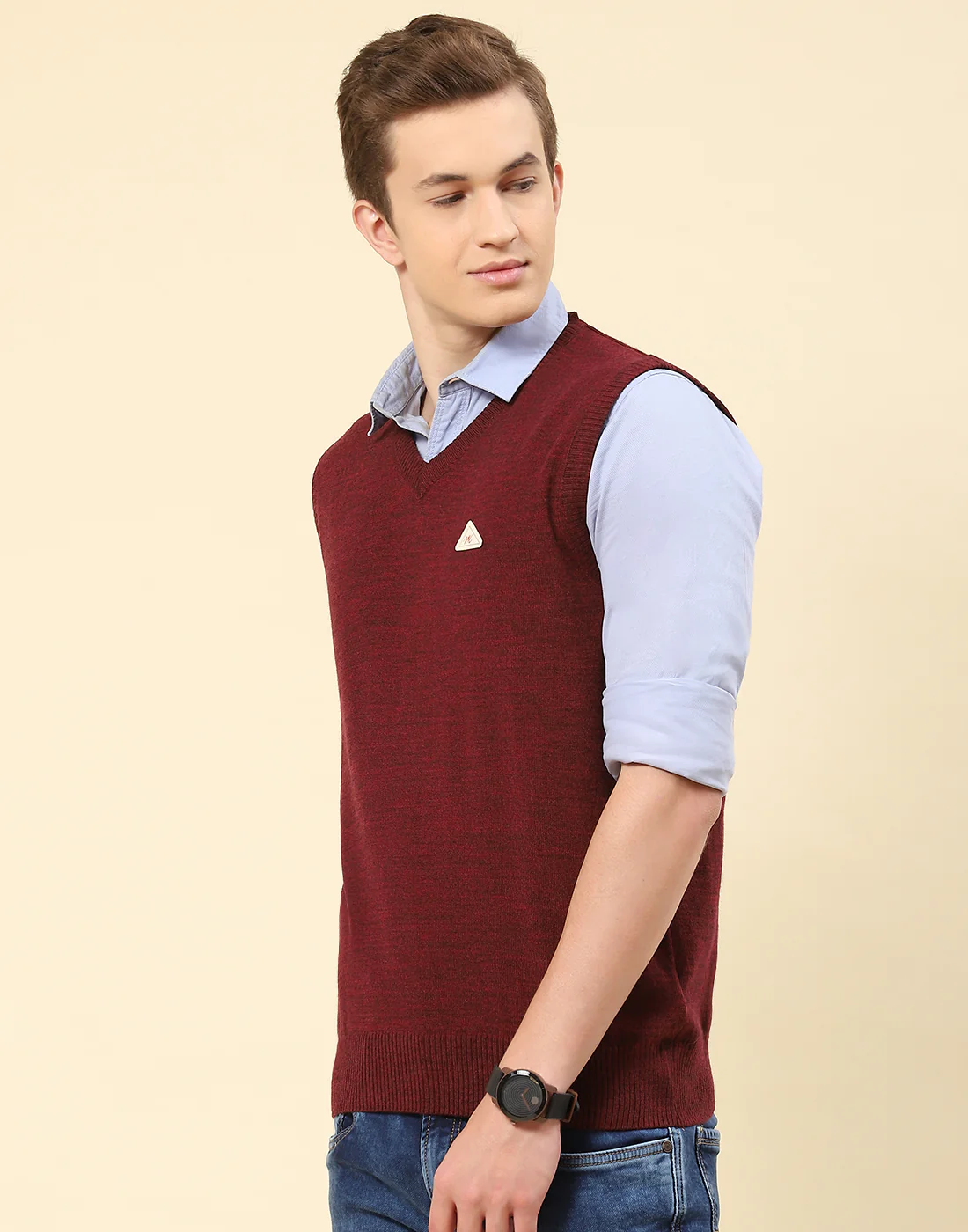 Men Maroon Solid V Neck Sleeveless Sweater - Image 3