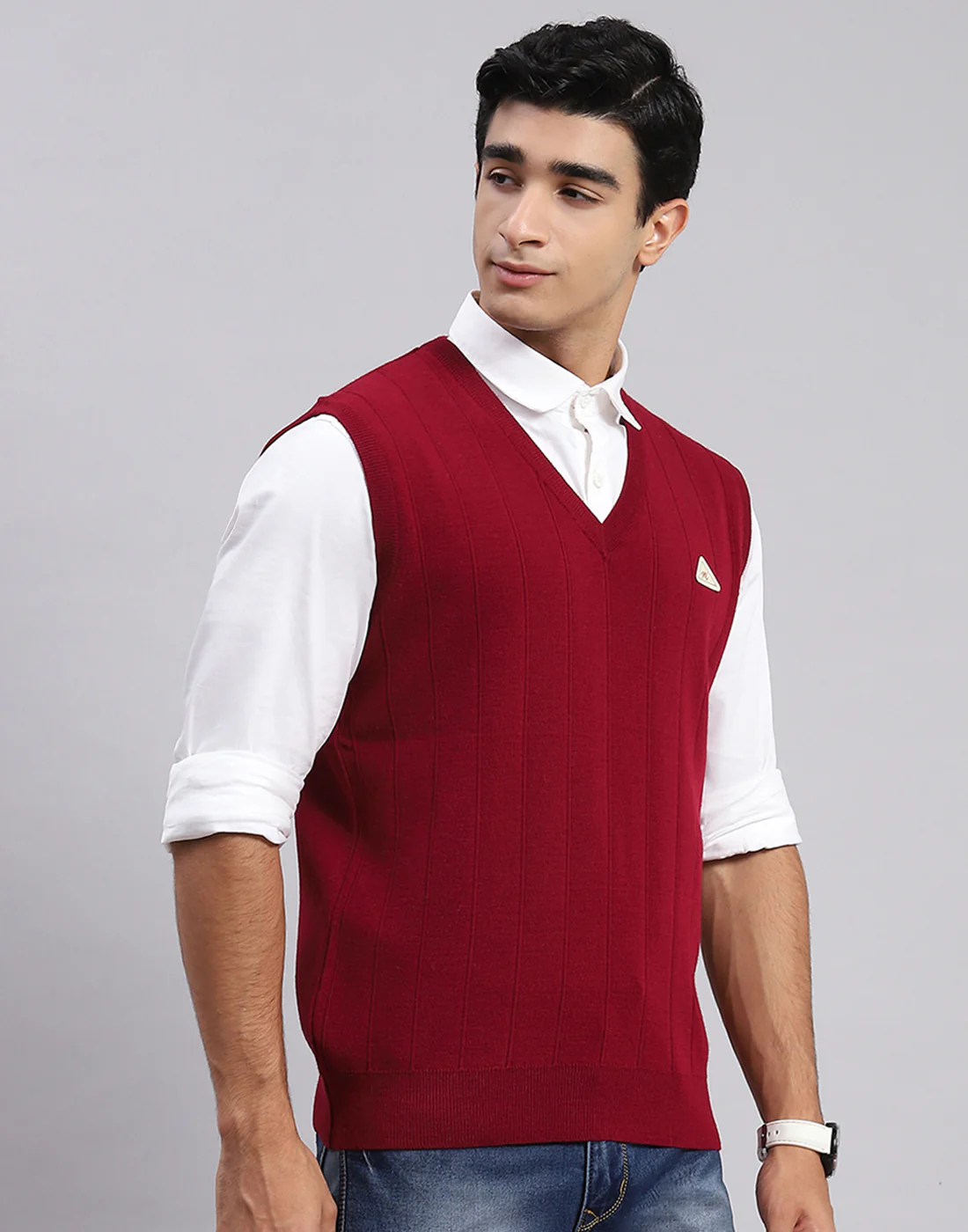 Men Maroon Solid V Neck Sleeveless Sweater - Image 3