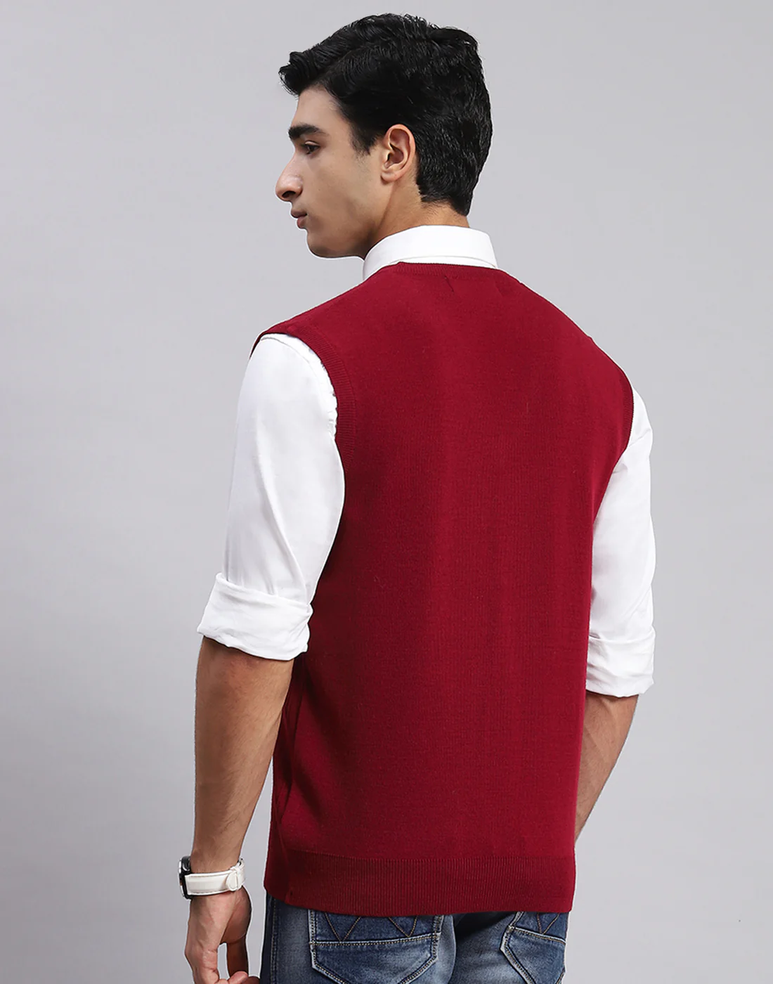 Men Maroon Solid V Neck Sleeveless Sweater - Image 4