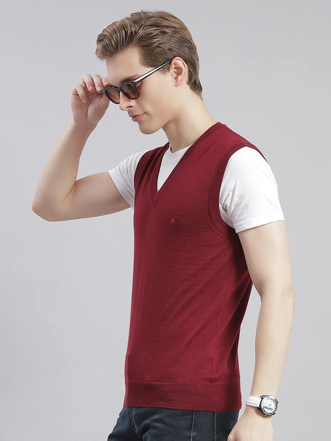 Men Maroon Solid V Neck Sleeveless Sweaters/Pullovers - Image 4
