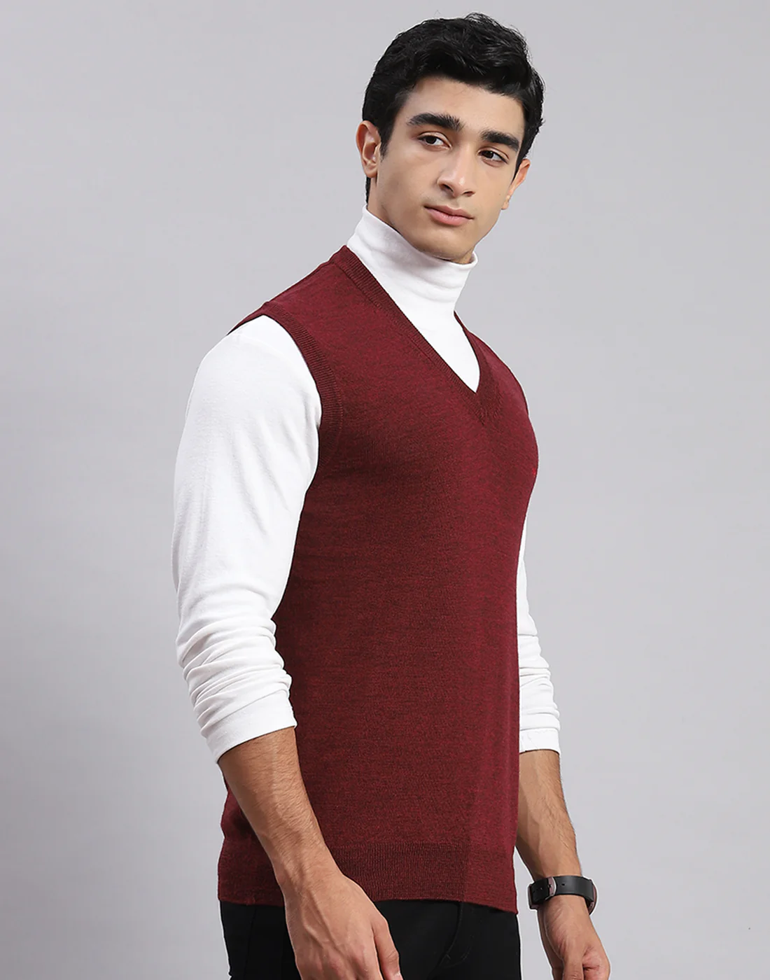 Men Maroon Solid V Neck Sleeveless Sweaters/Pullovers - Image 4