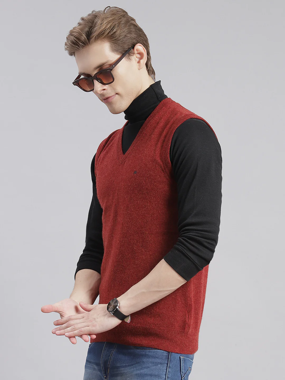 Men Maroon Solid V Neck Sleeveless Sweaters/Pullovers - Image 3