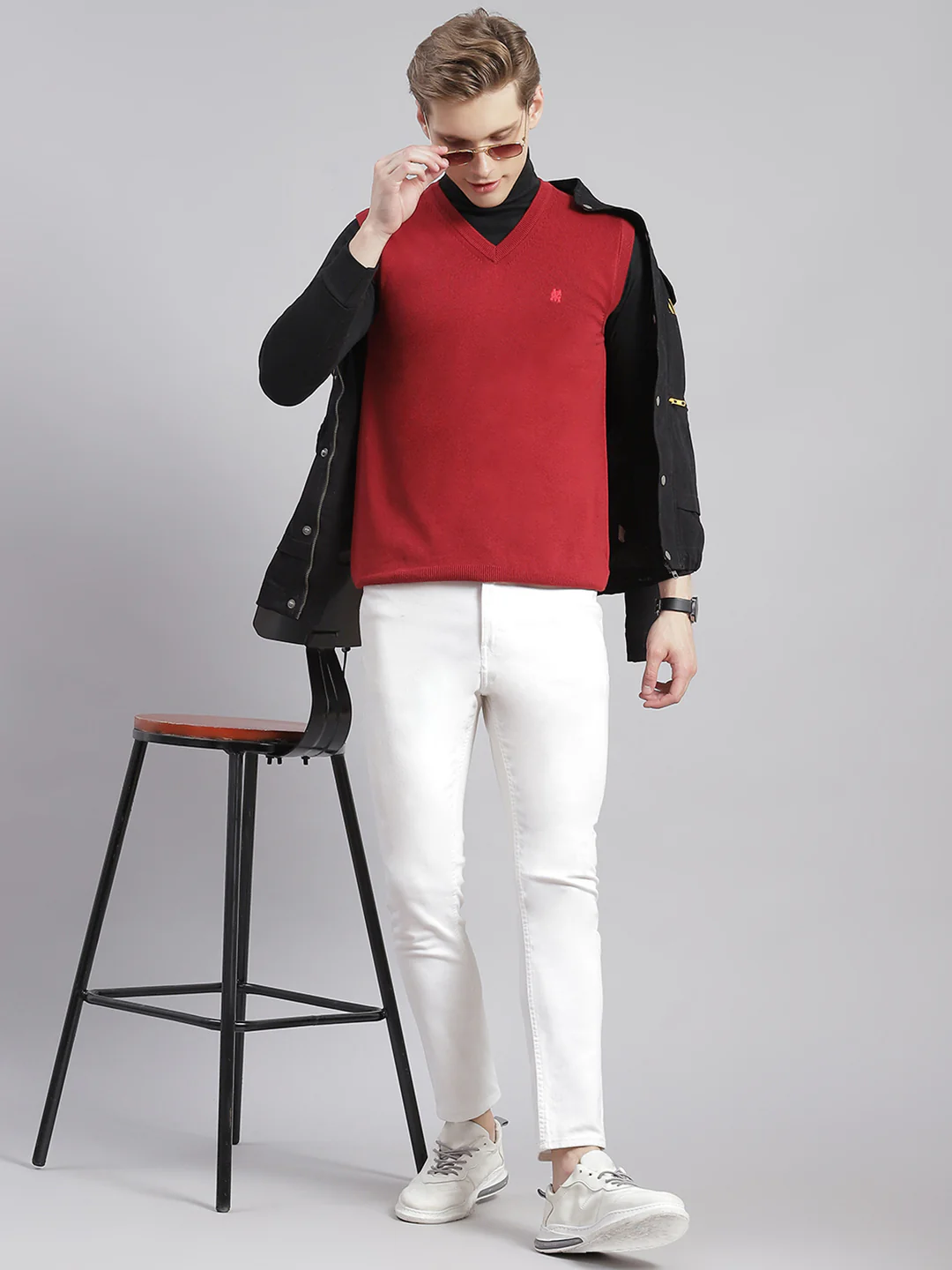 Men Maroon Solid V Neck Sleeveless Sweaters/Pullovers - Image 2
