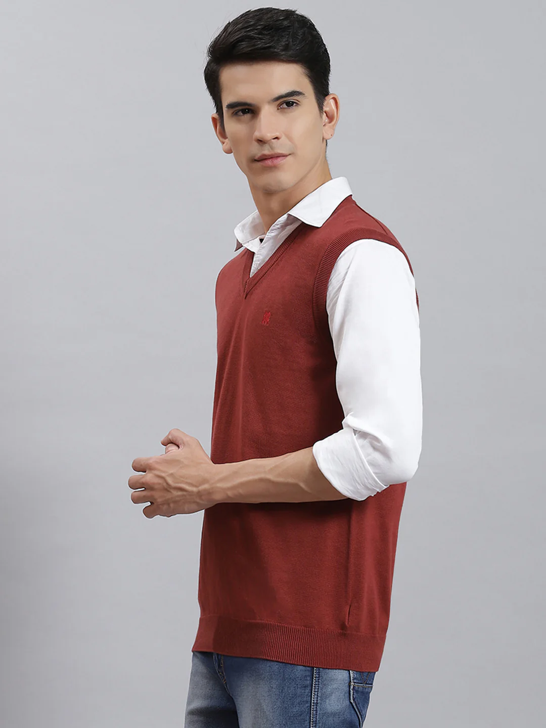 Men Maroon Solid V Neck Sleeveless Sweaters/Pullovers - Image 3