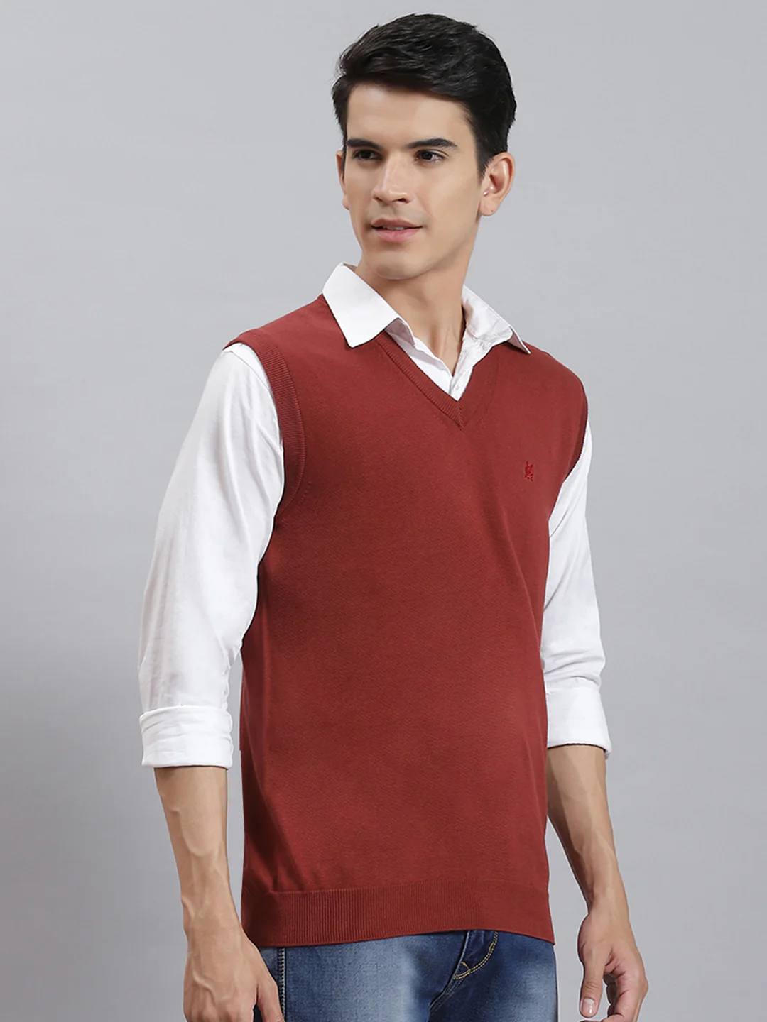 Men Maroon Solid V Neck Sleeveless Sweaters/Pullovers - Image 4