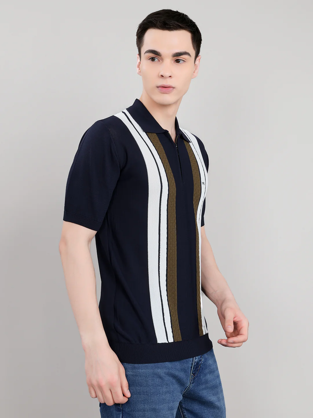 Men Navy Blue Intarsia Collar Half Sleeve T-Shirt - Image 3