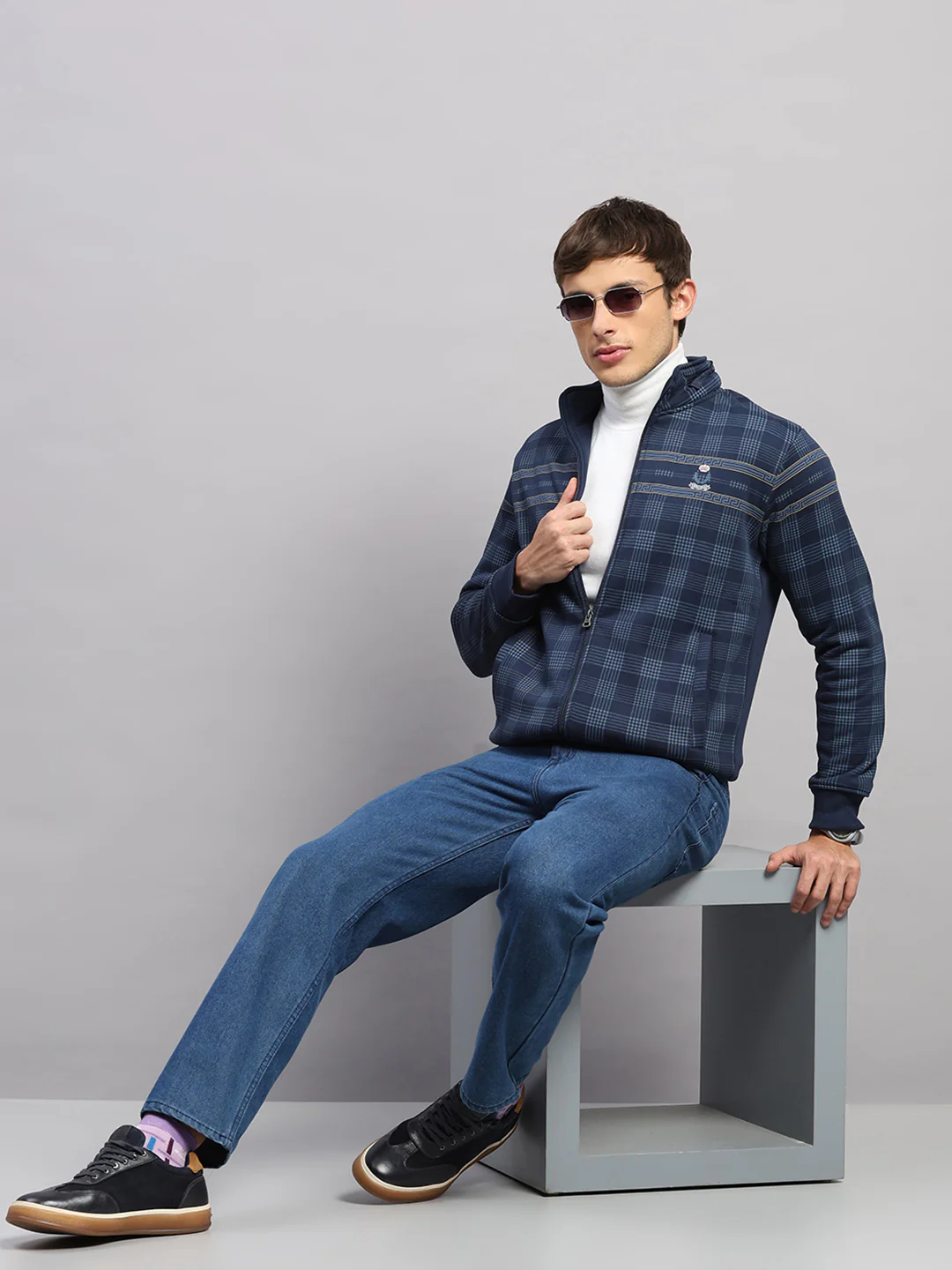 Men Navy Blue Printed Collar Full Sleeve Sweatshirt - Image 2