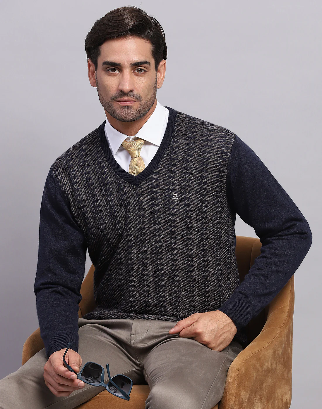 Men Navy Blue Self Design V Neck Full Sleeve Pullover - Image 6