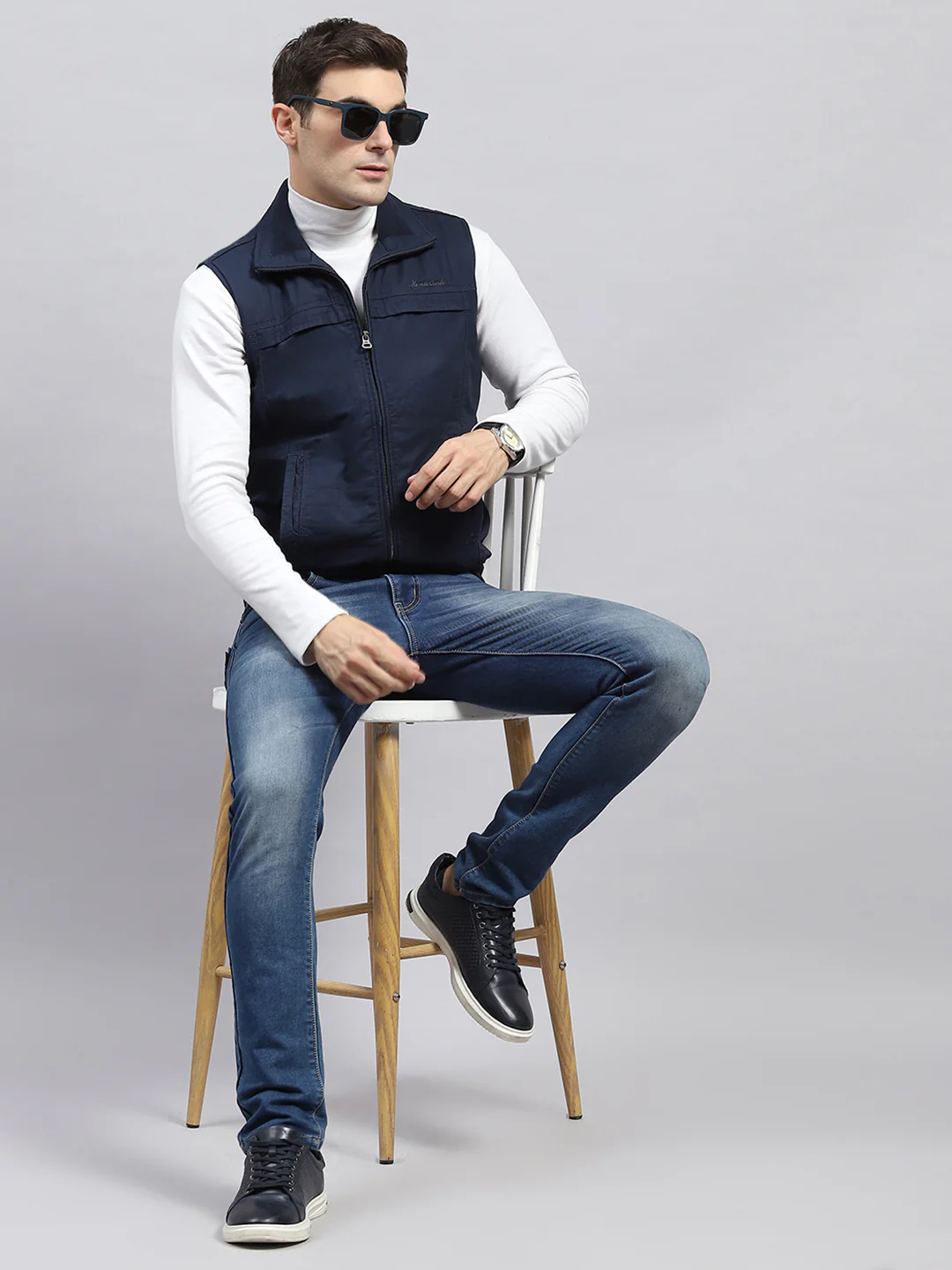 Men Navy Blue Solid Collar Sleeveless Jacket - Image 2
