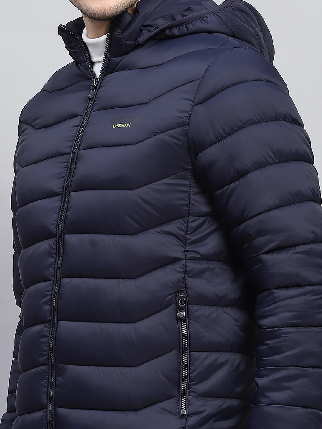 Men Navy Blue Solid Hooded Full Sleeve Heating Jacket - Image 7