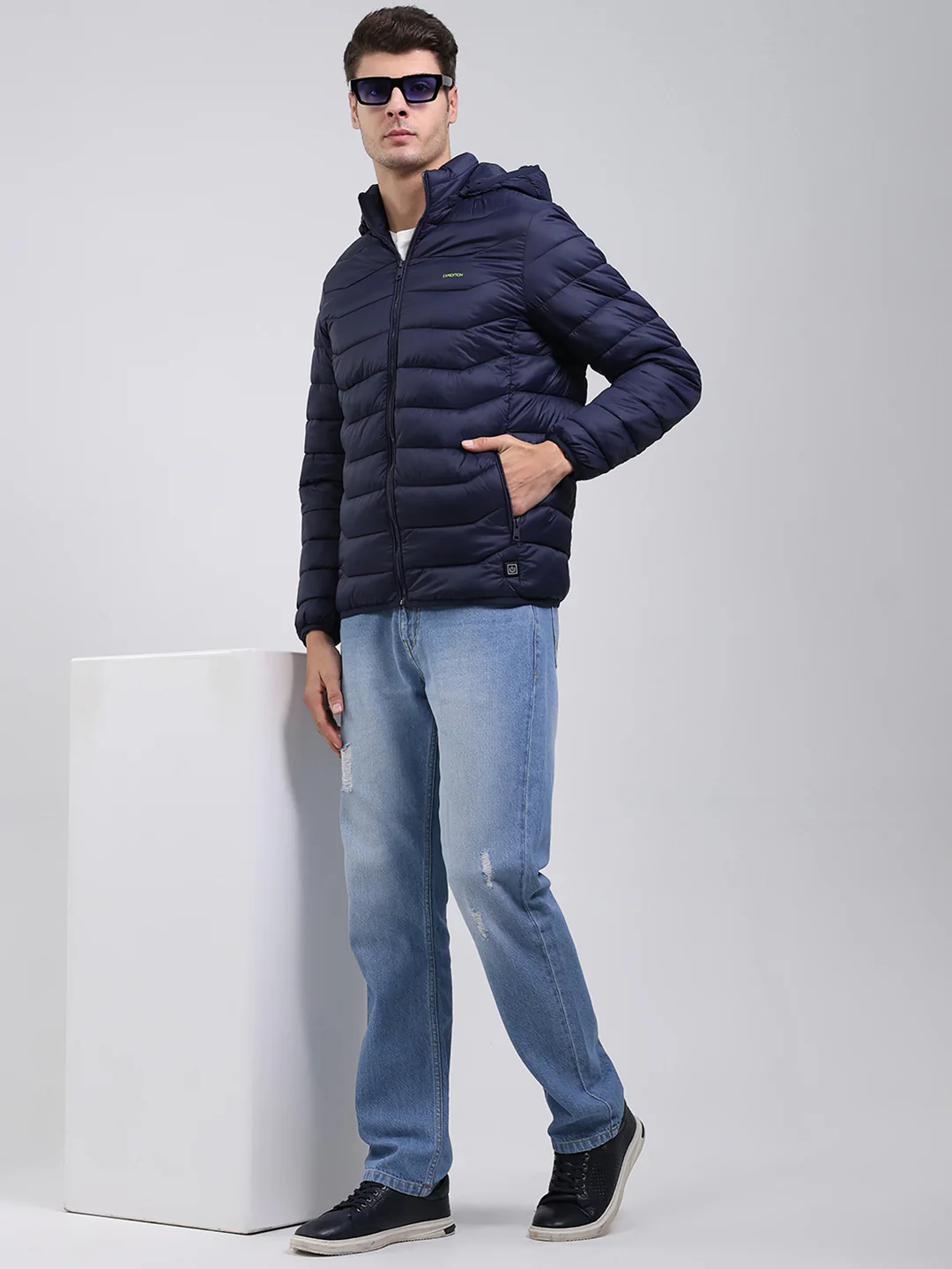 Men Navy Blue Solid Hooded Full Sleeve Heating Jacket - Image 2