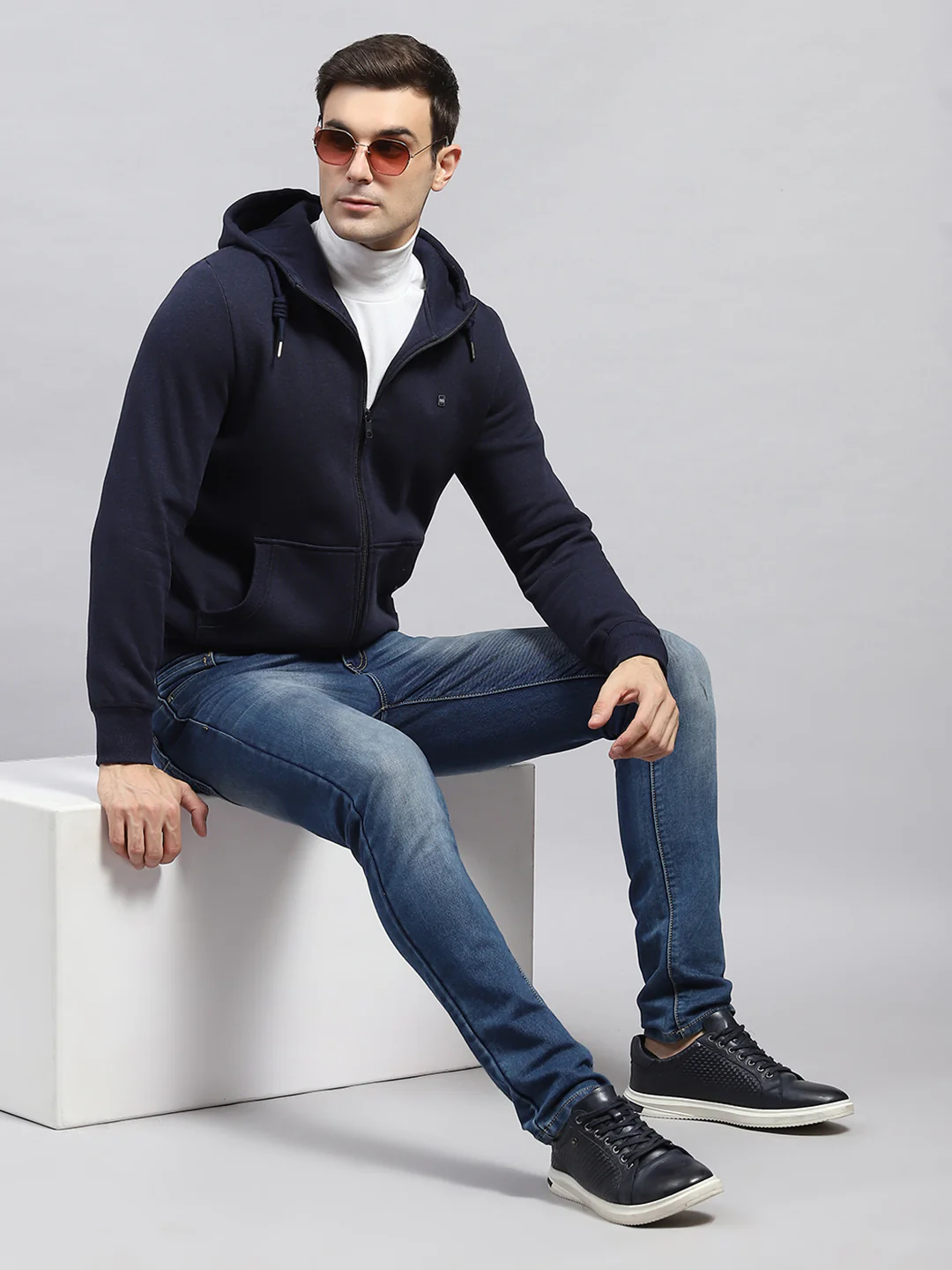 Men Navy Blue Solid Hooded Full Sleeve Sweatshirt - Image 2