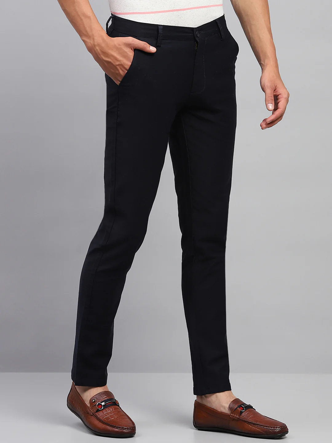 Men Navy Blue Solid Regular Fit Trouser - Image 4