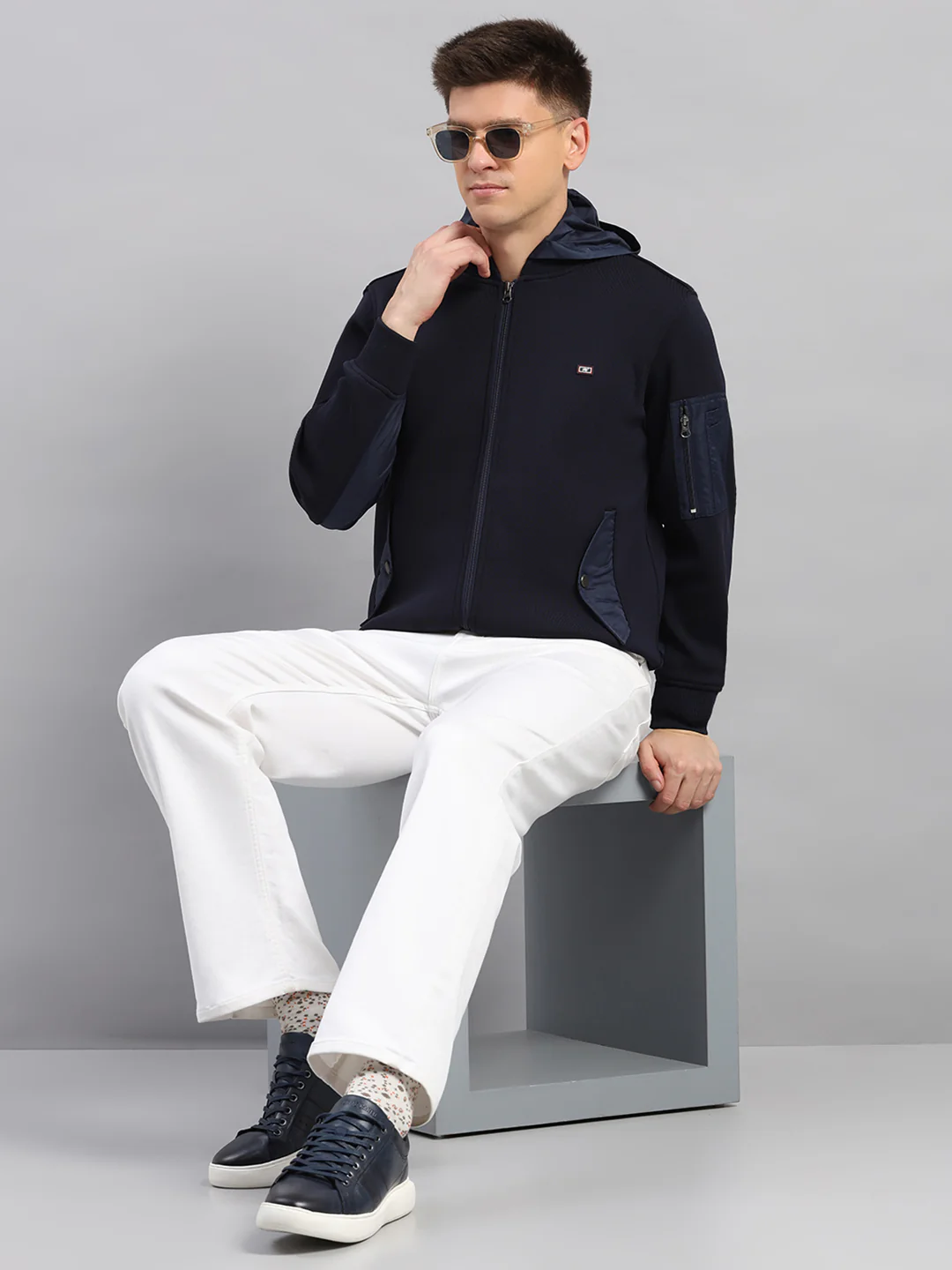 Men Navy Blue Solid Round Neck Full Sleeve Pullover - Image 2