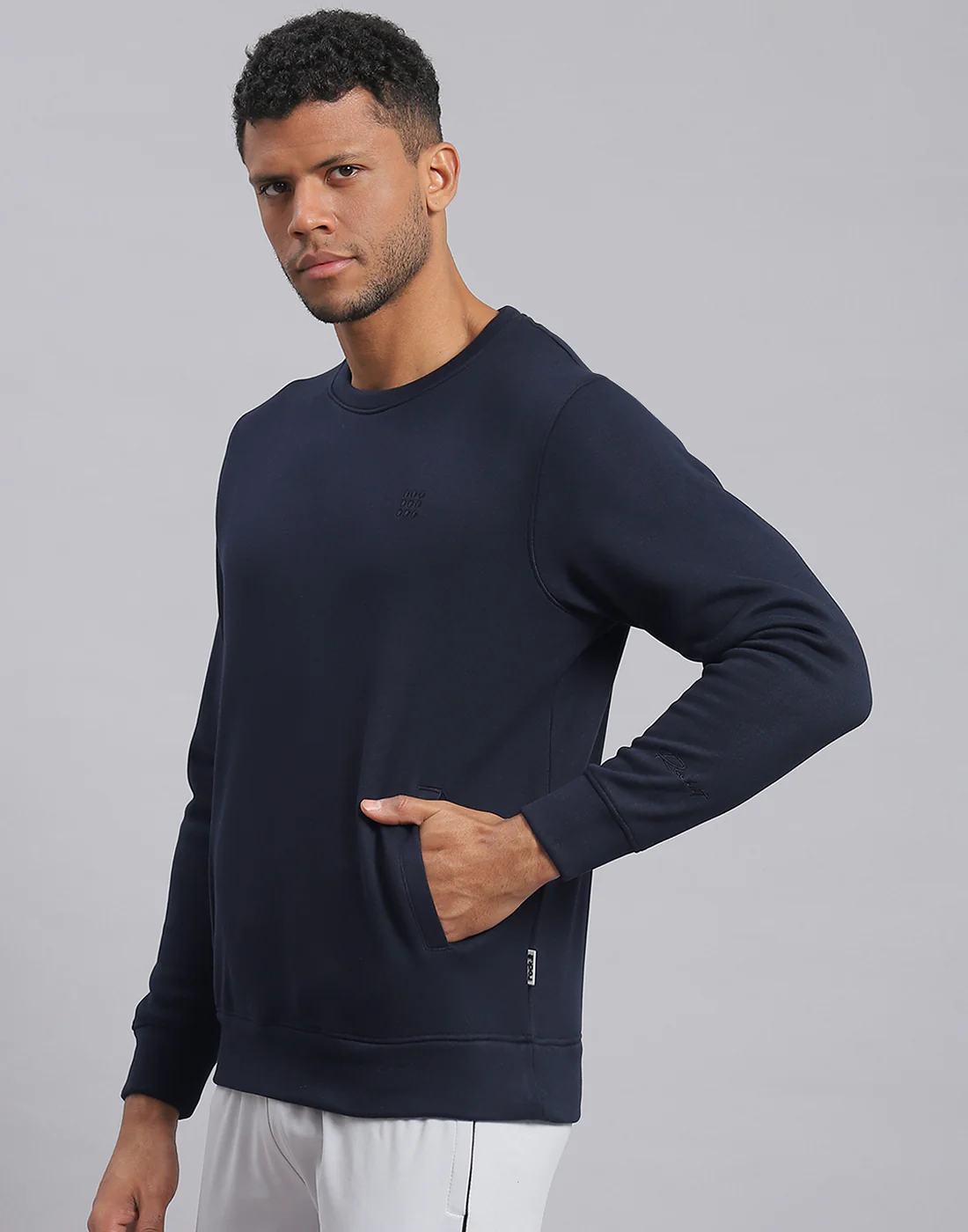 Rock.it Men Navy Blue Solid Round Neck Full Sleeve Sweatshirt - Image 3