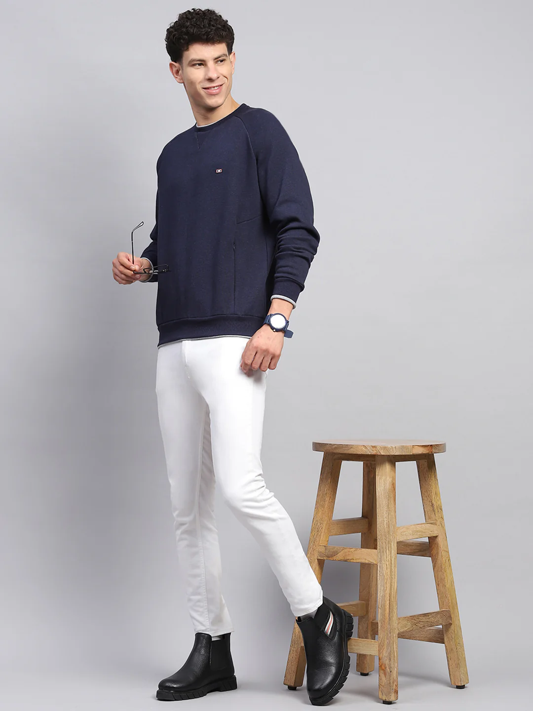 Men Navy Blue Solid Round Neck Full Sleeve Sweatshirt - Image 2