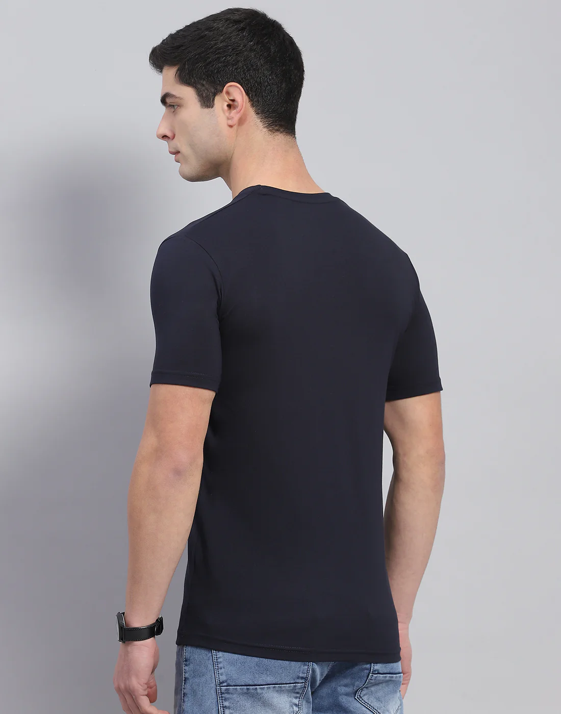 Men Navy Blue Solid Round Neck Half Sleeve T-Shirt - Image 5