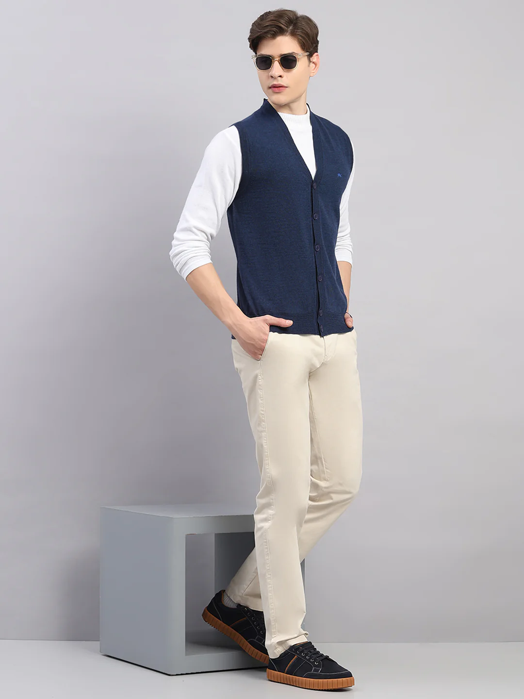 Men Navy Blue Solid V Neck Sleeveless Cardigan - Image 2