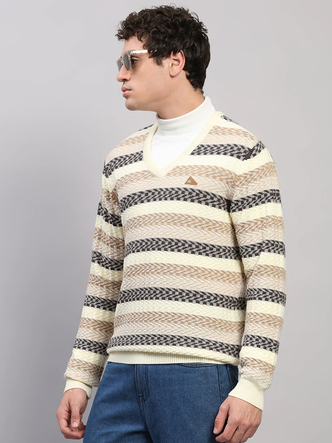 Men Off White Jaquard V Neck Full Sleeve Pullover - Image 3