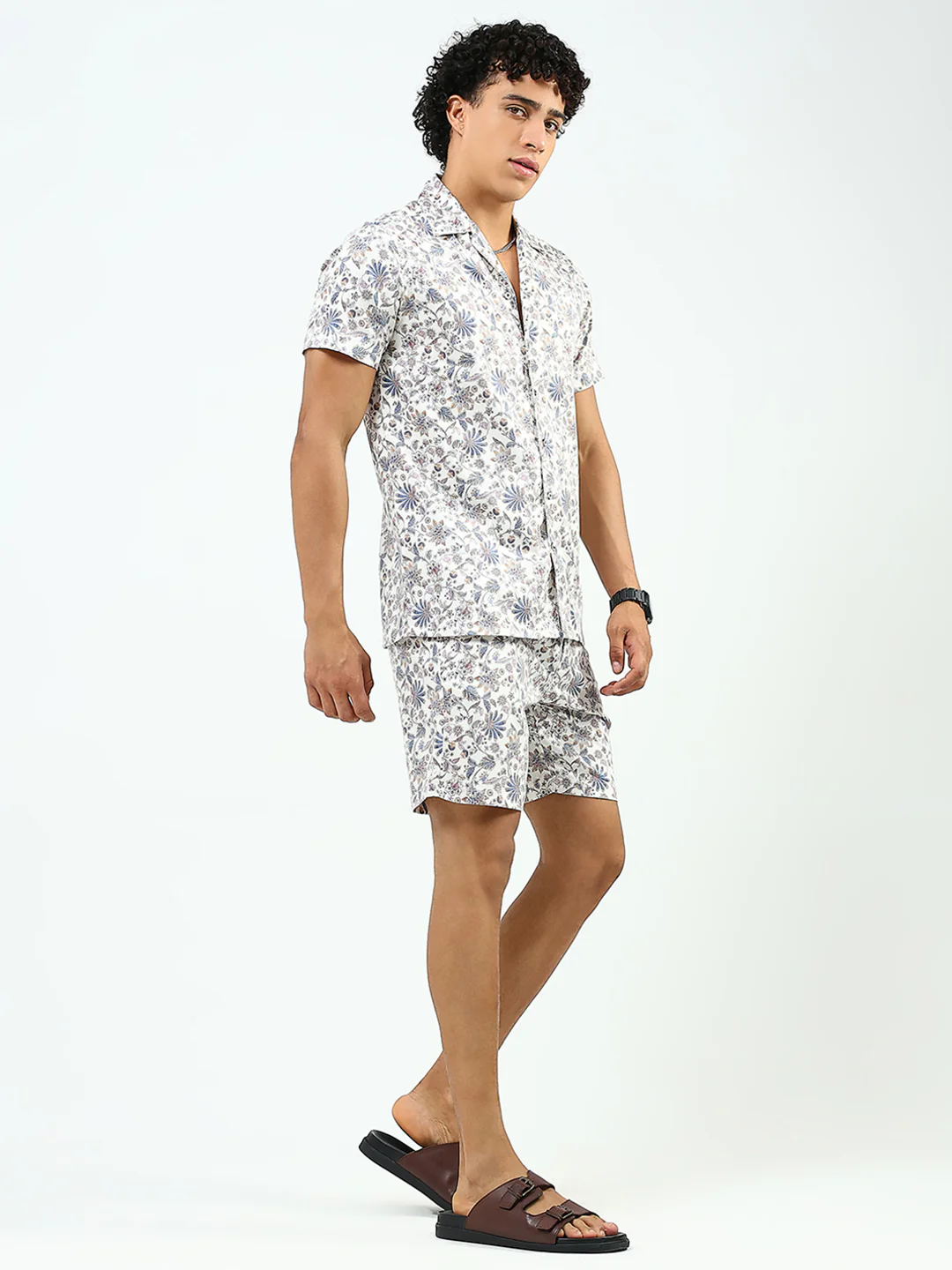 Men Off White Printed Collar Half Sleeve Cords Set - Image 4