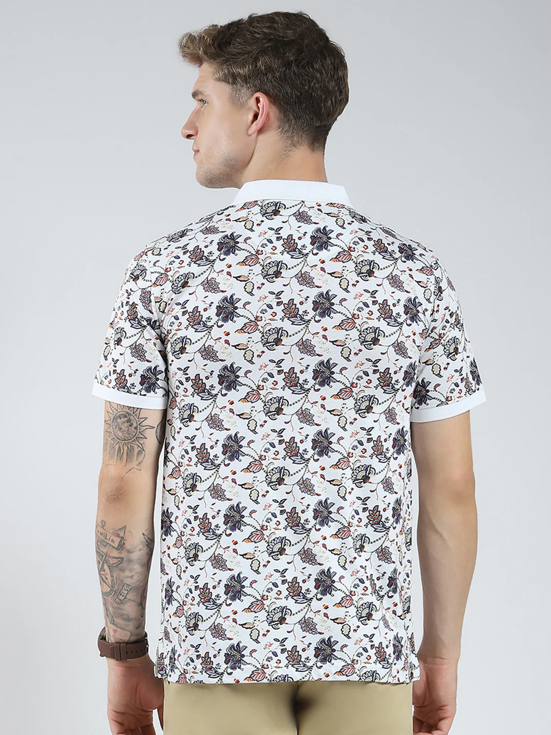 Men Off White Printed Collar Half Sleeve T-Shirt - Image 5