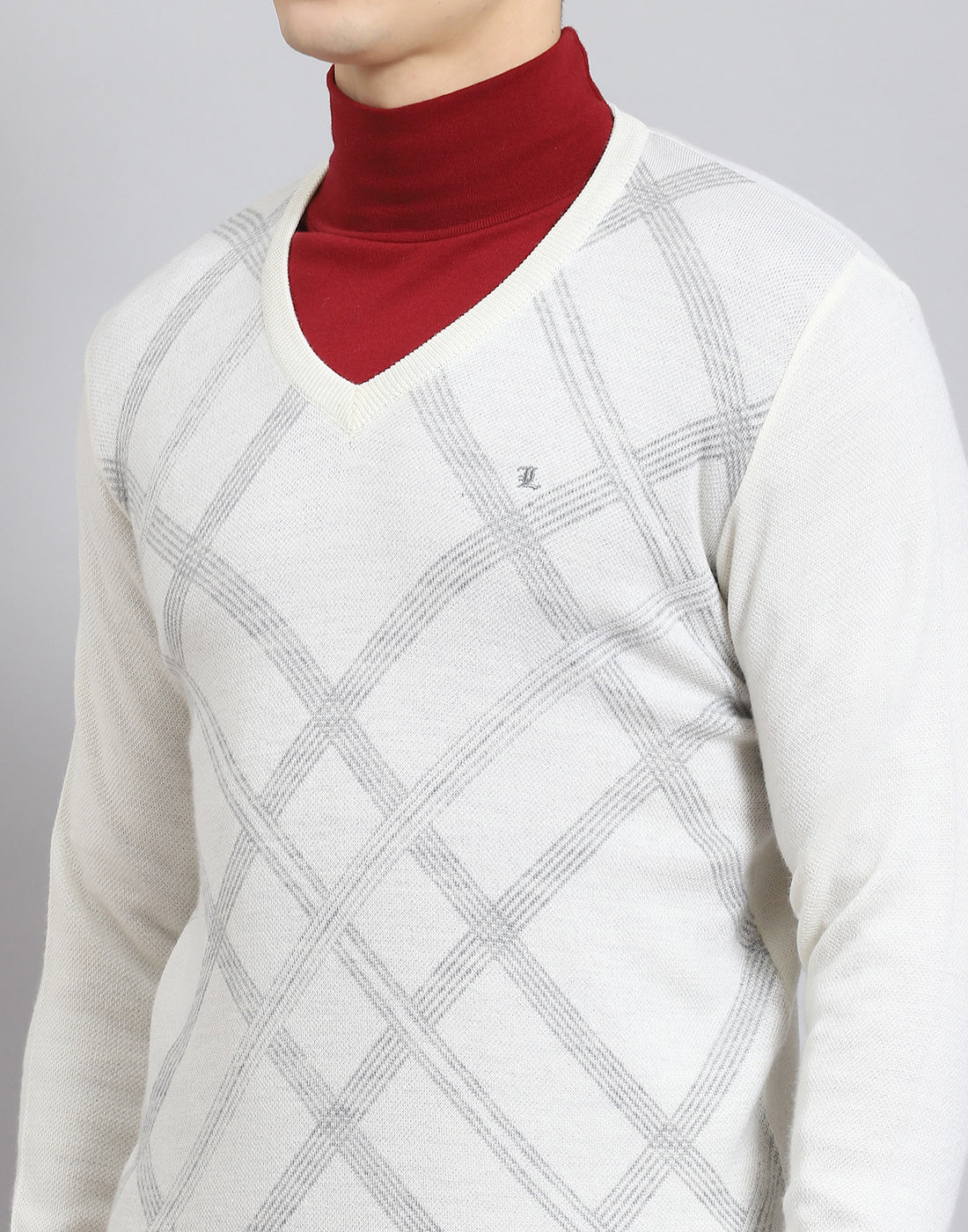 Men Off White Printed V Neck Full Sleeve Sweater - Image 8
