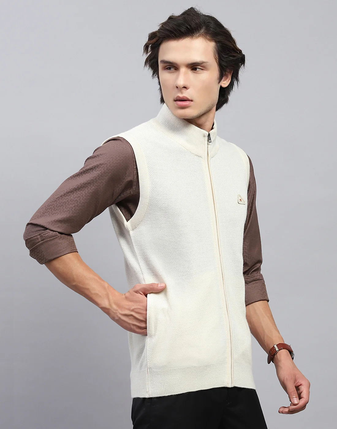 Men Off White Solid Mock Neck Sleeveless Jacket - Image 4