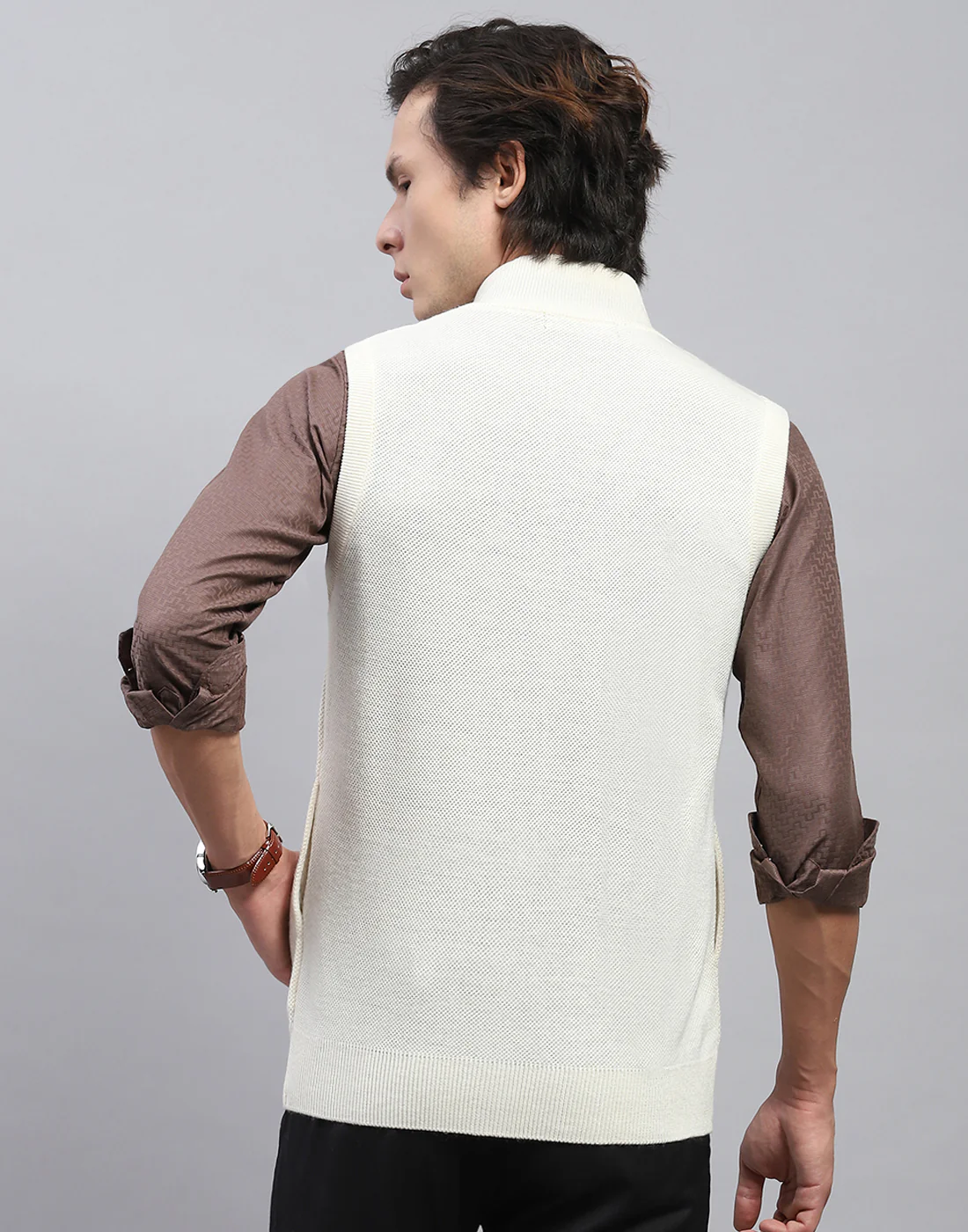 Men Off White Solid Mock Neck Sleeveless Jacket - Image 5