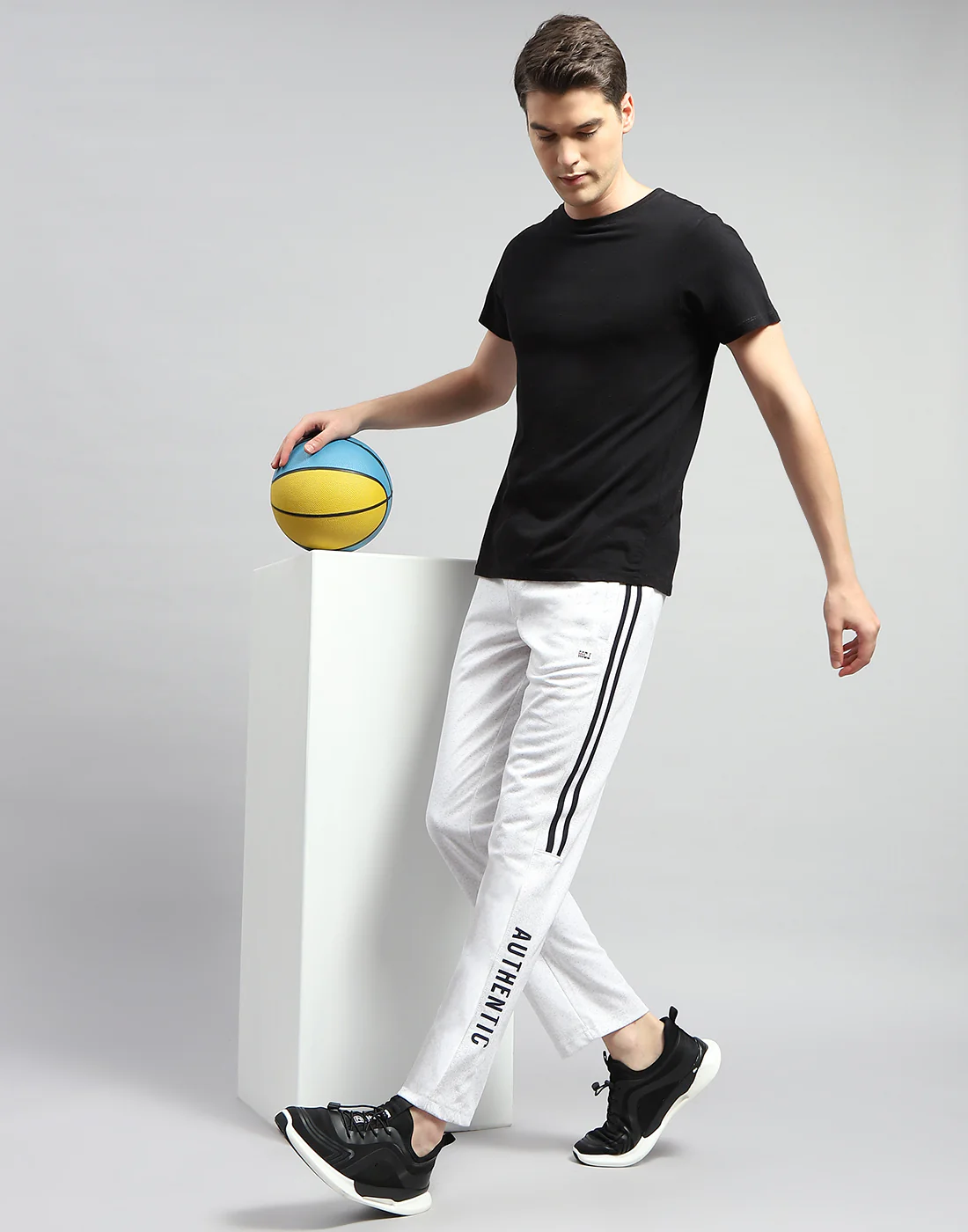 Men Off White Solid Regular Fit Lower - Image 2