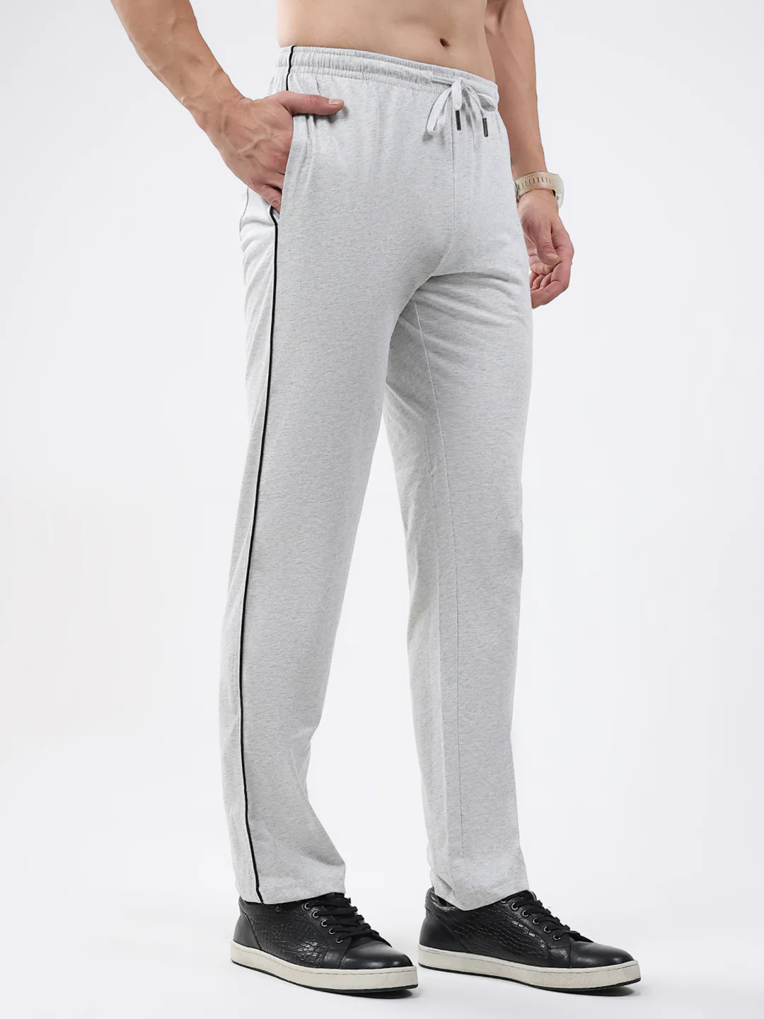 Men Off White Solid Regular Fit Lower - Image 4