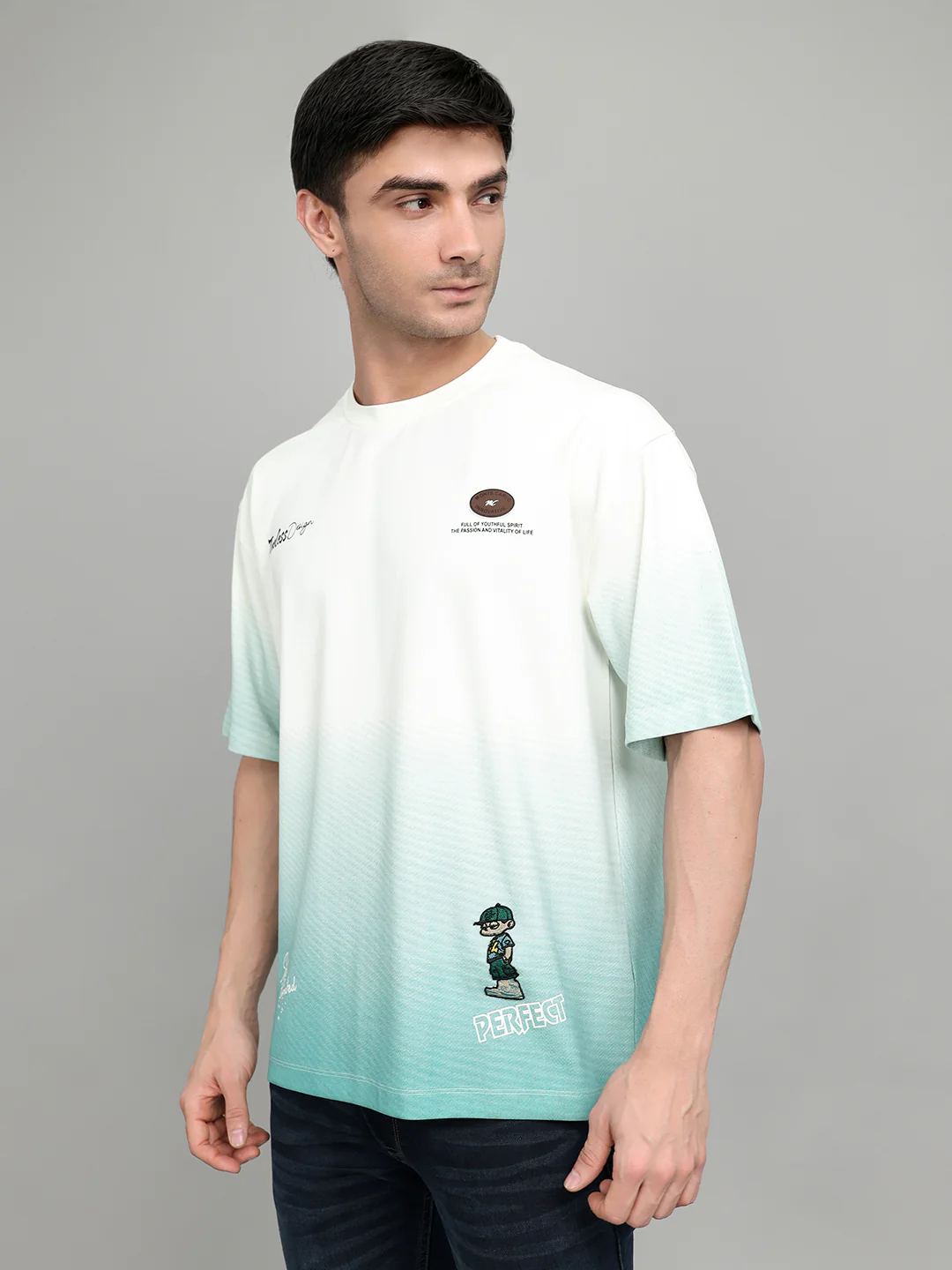 Men Off White Solid Round Neck Half Sleeve T-Shirt - Image 4